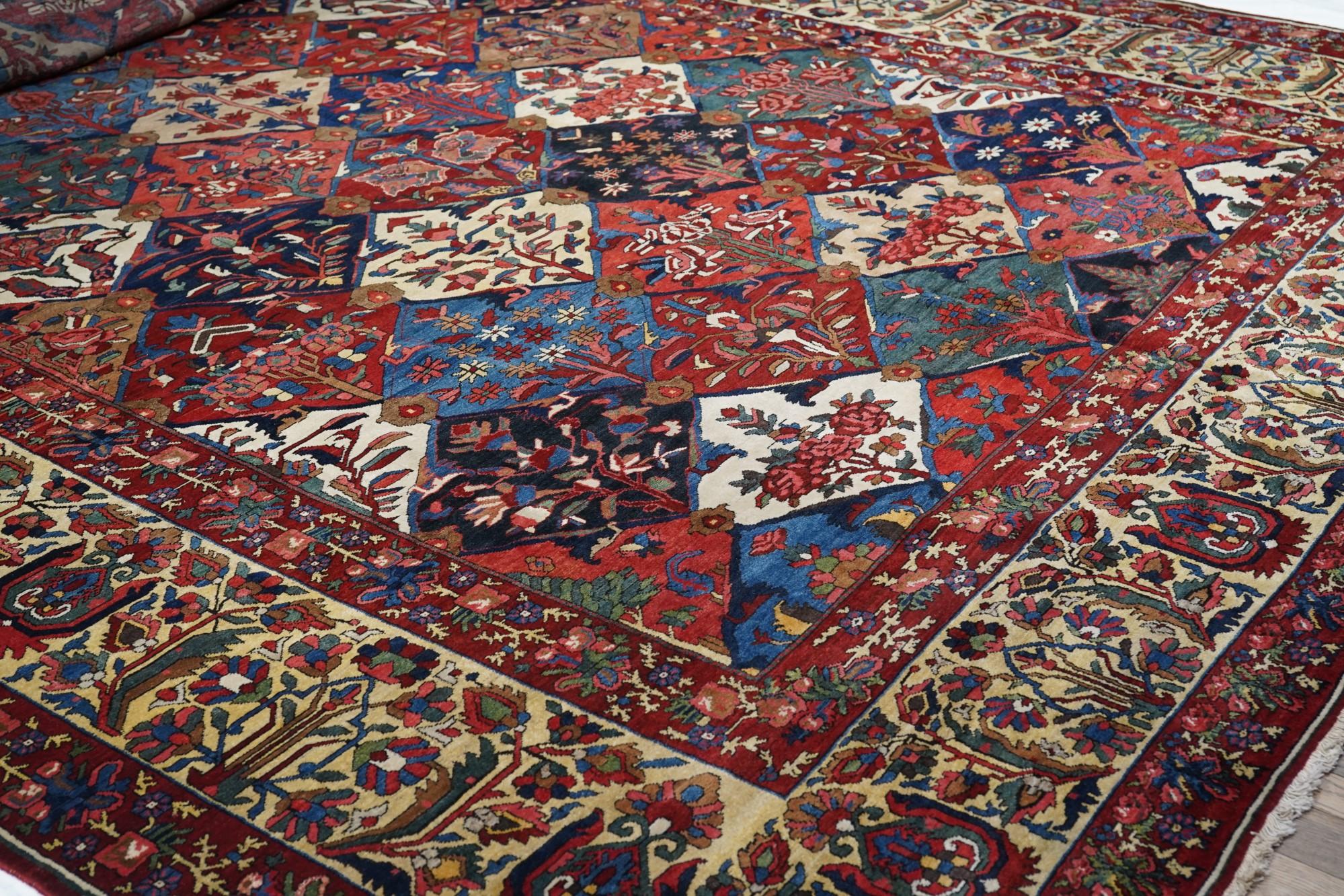 Antiker persischer Bakhtiari-Teppich aus Persien im Angebot 5