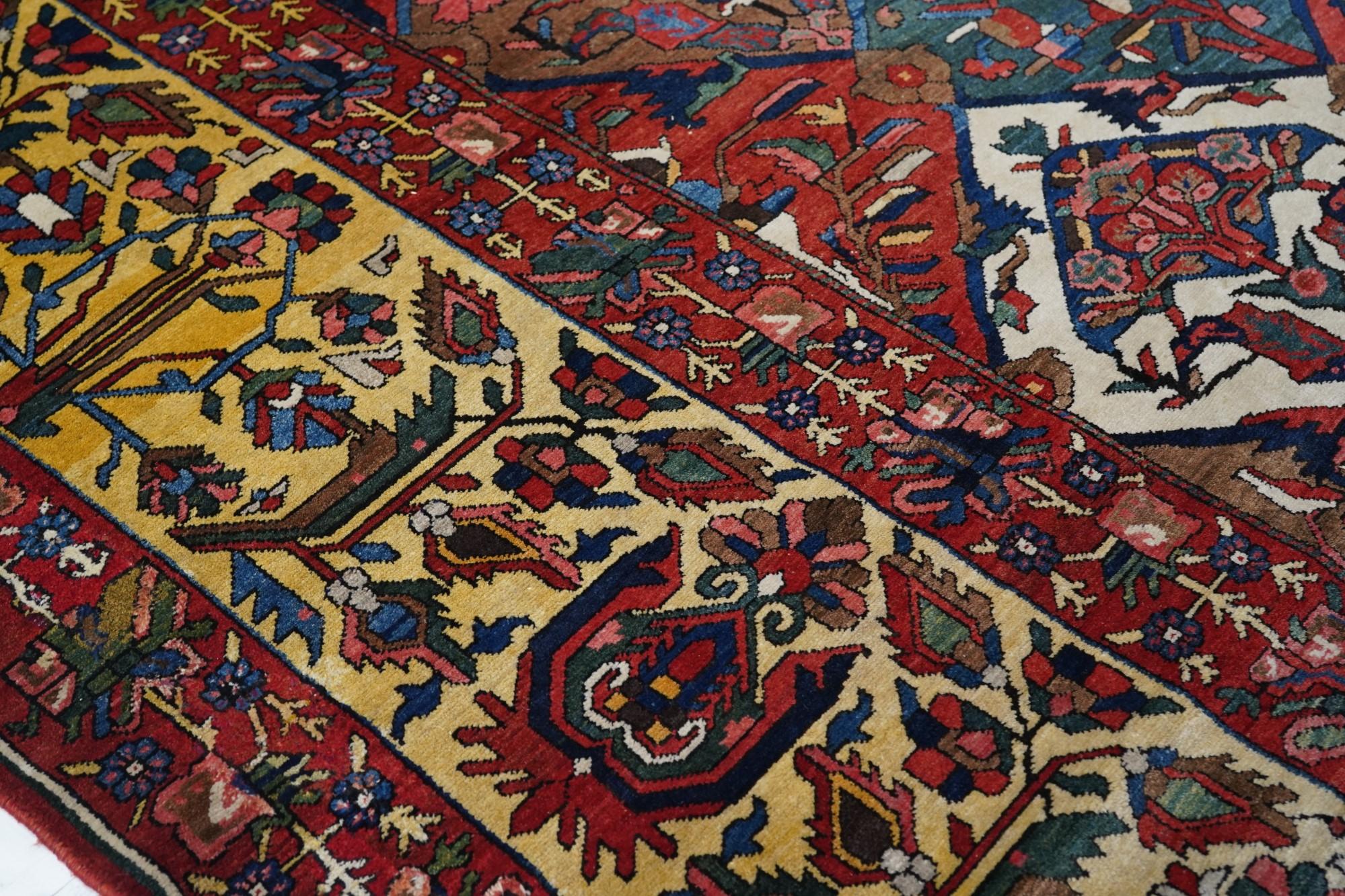 Laine Tapis Bakhtiari vintage 12'10'' x 18'8'' en vente