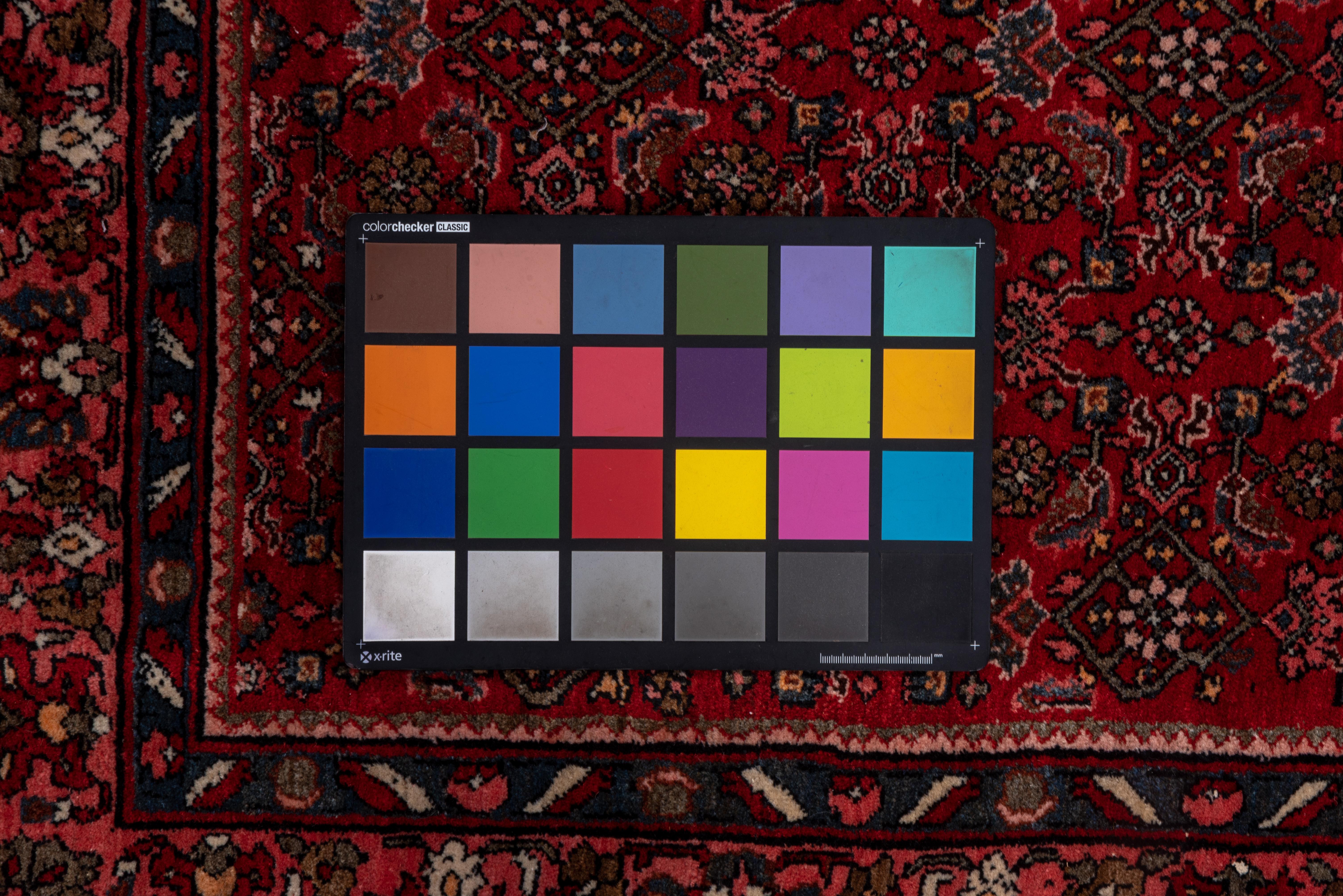 Antiker persischer Bidjar-Teppich, rotes Feld, All-Over- Field, rosa Bordüren (Stammeskunst) im Angebot