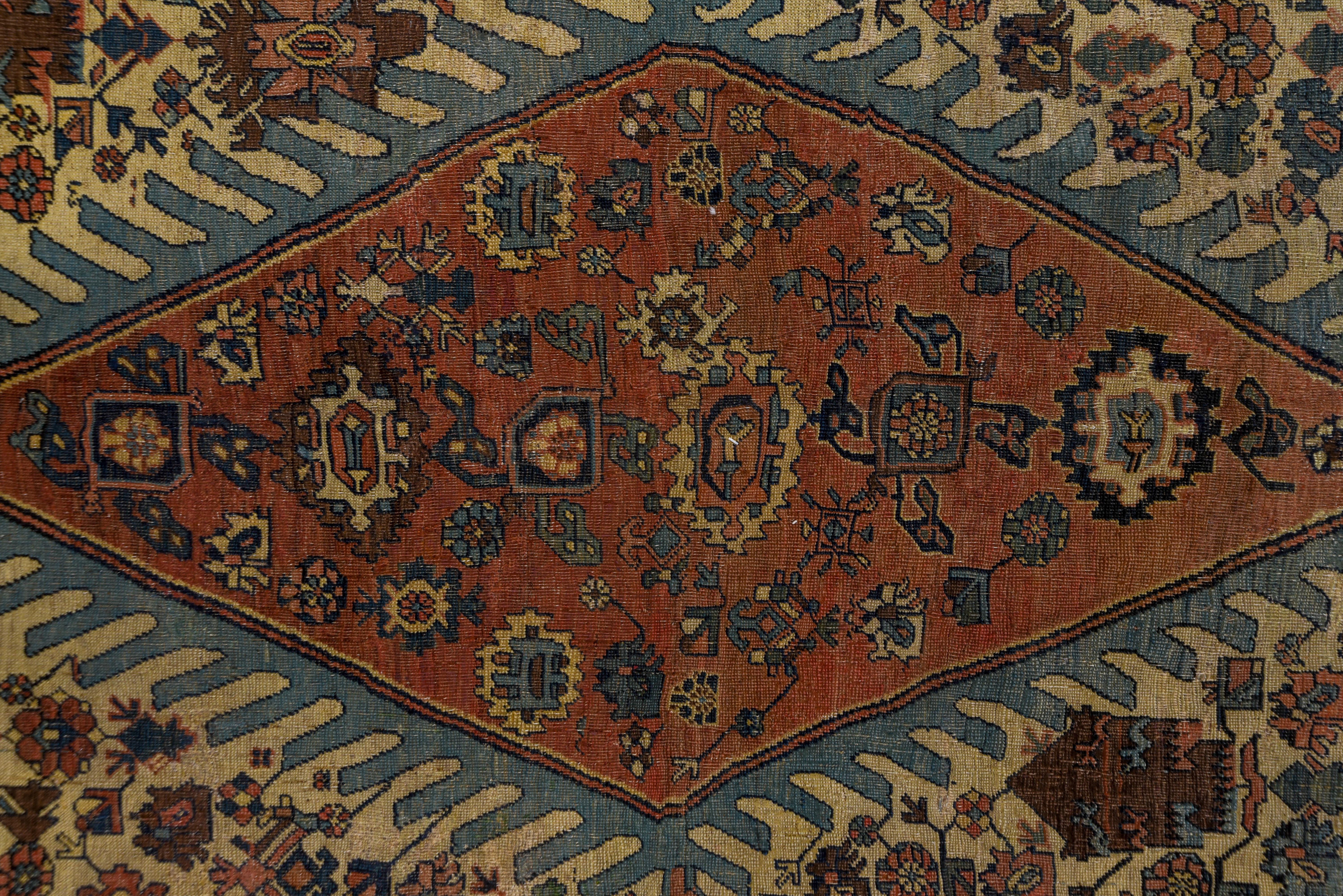 Fine Antique Persian Bidjar Carpet, Rich Colors, Crab Design In Good Condition For Sale In New York, NY
