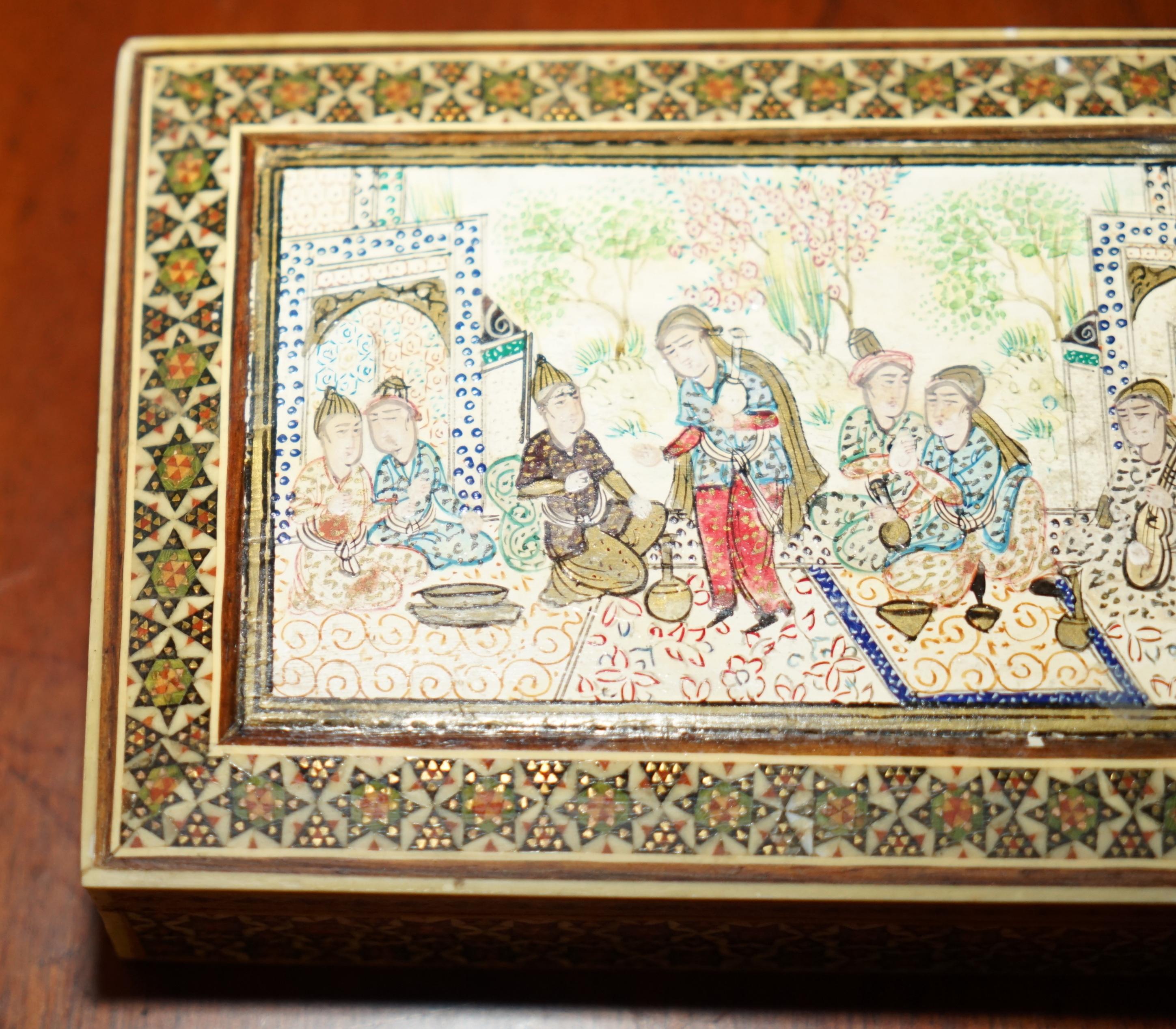 Hand-Crafted FiNE ANTIQUE PERSIAN CIGARETTE BOX DEPICTING ORIENTAL CHINESE LOOKING PEOPLE For Sale