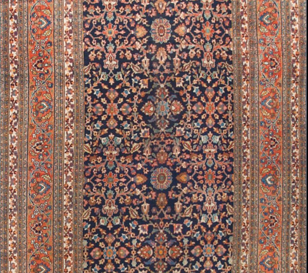 Fine Antique Persian Oversize Dorokhsh Rug, circa 1890 10'0 x 19'0. In Good Condition For Sale In Secaucus, NJ