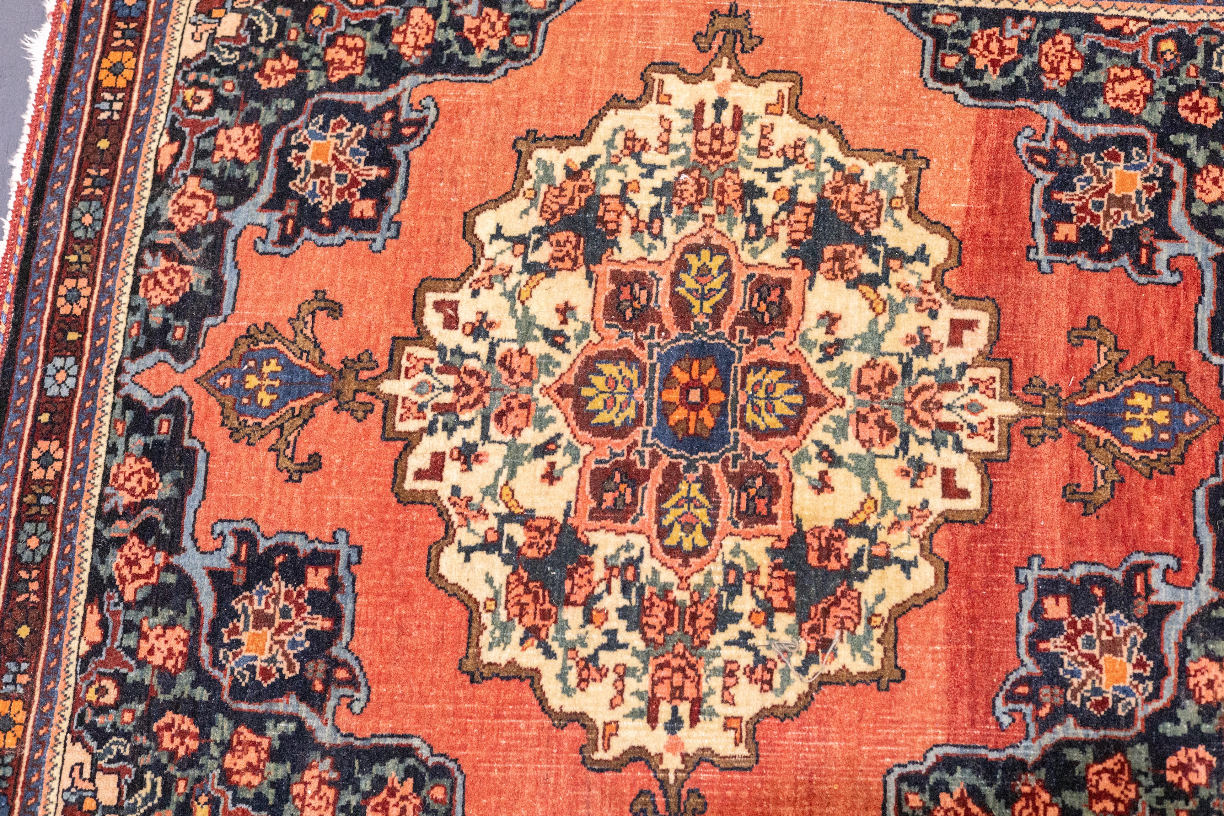 XIX secolo Tappeto antico e pregiato Sarouk Farahan 2'3'' x 2'11'' in vendita