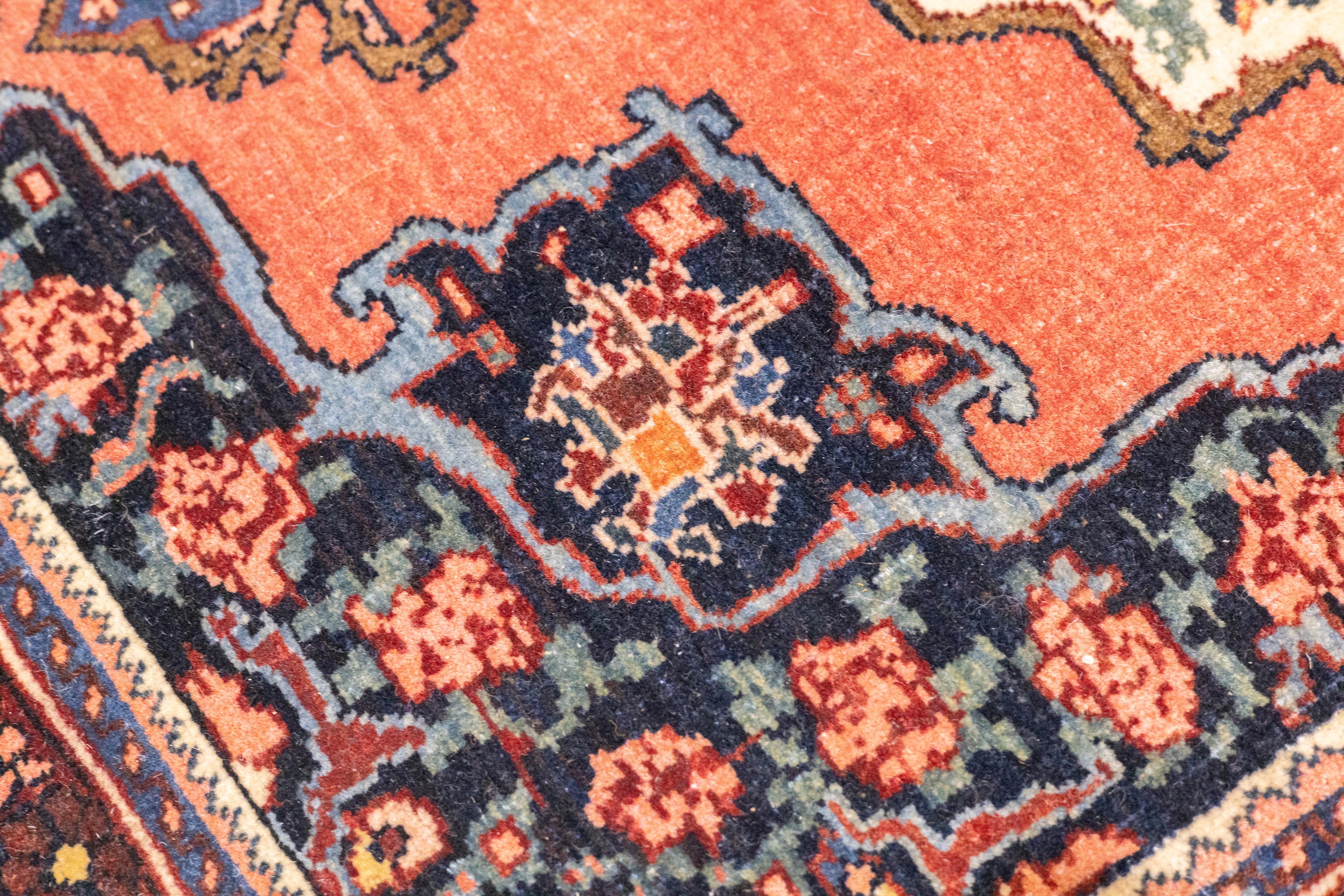 Tappeto antico e pregiato Sarouk Farahan 2'3'' x 2'11'' in vendita 1