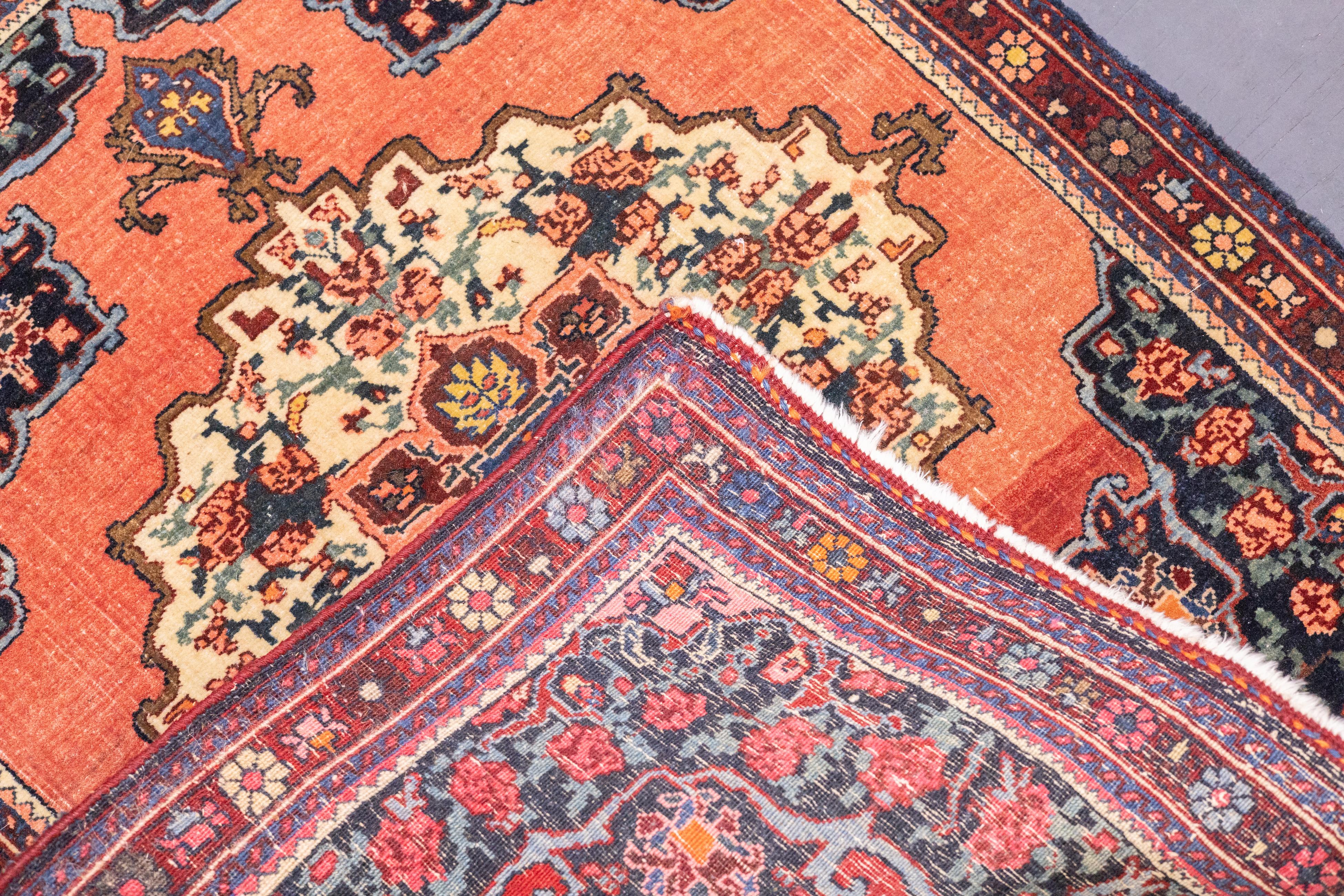 Tappeto antico e pregiato Sarouk Farahan 2'3'' x 2'11'' in vendita 2