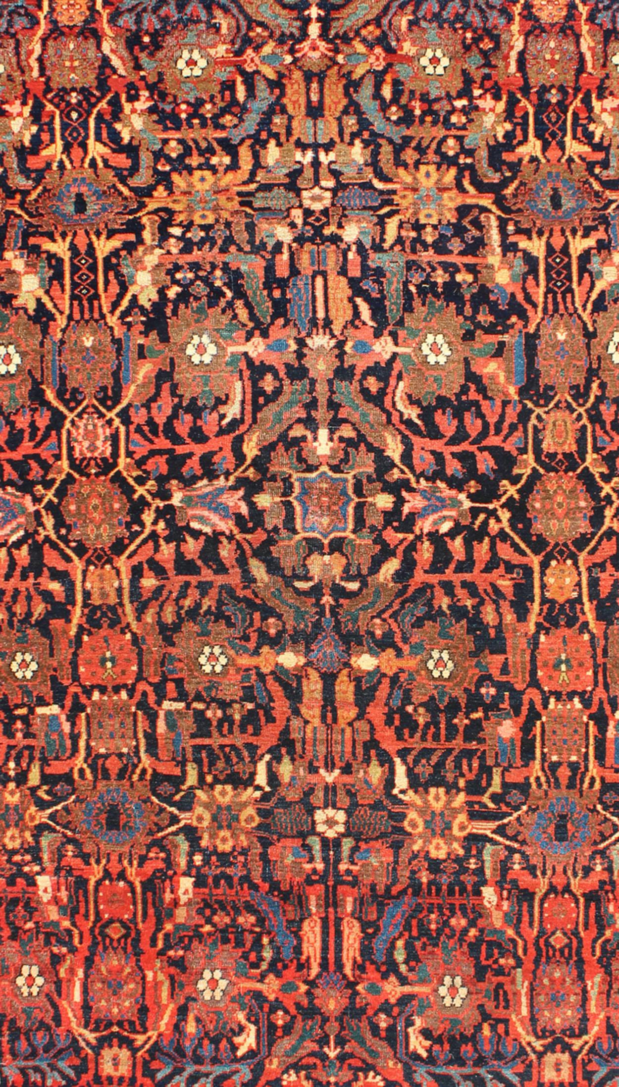 Antiker Feraghan Sarouk des späten 19. Jahrhunderts mit All-Over Design in Marine und mehreren Farben, Keivan Woven Arts/ Teppich B-0510, Herkunftsland / Typ: Iran / Feraghan, um 1890.

Maße: 4'1 x 6'8

Dieser feine Farahan-Teppich aus dem frühen