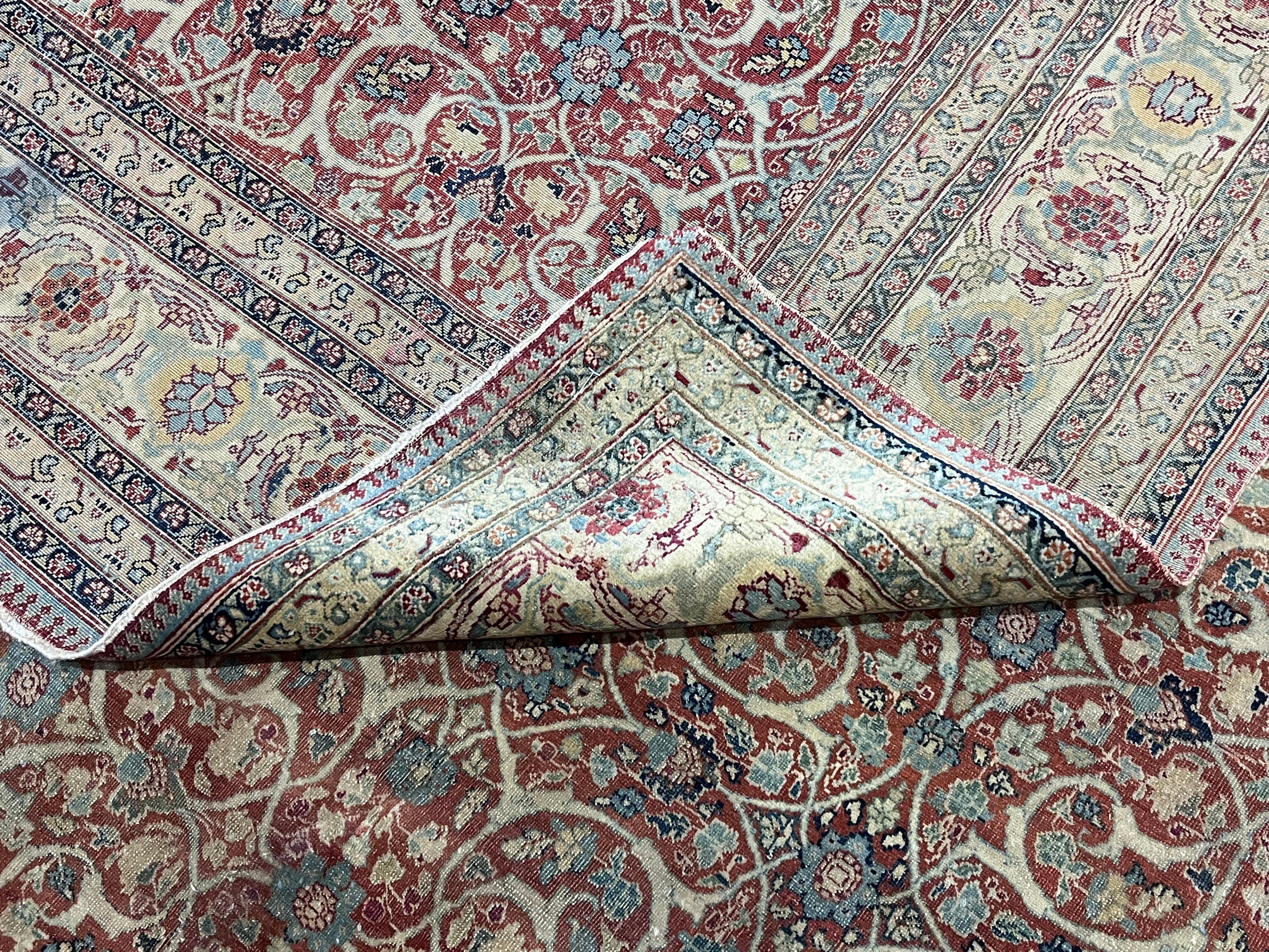 Fina alfombra persa antigua Haji Jalili Tabriz 1,80 x 1,80 m en Bueno estado para la venta en New York, NY