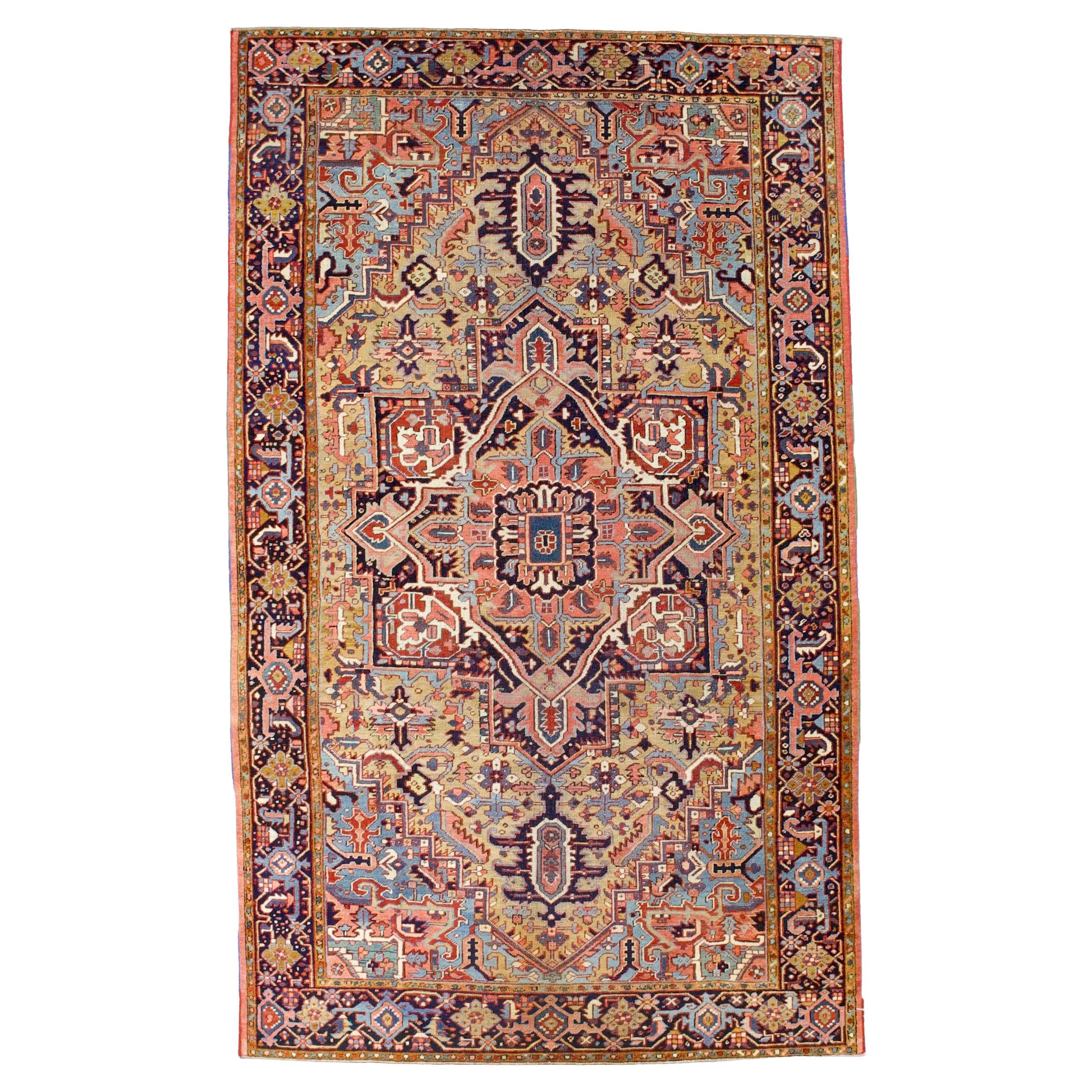 Tappeto antico Heriz persiano 6'7" x 11'0" in vendita