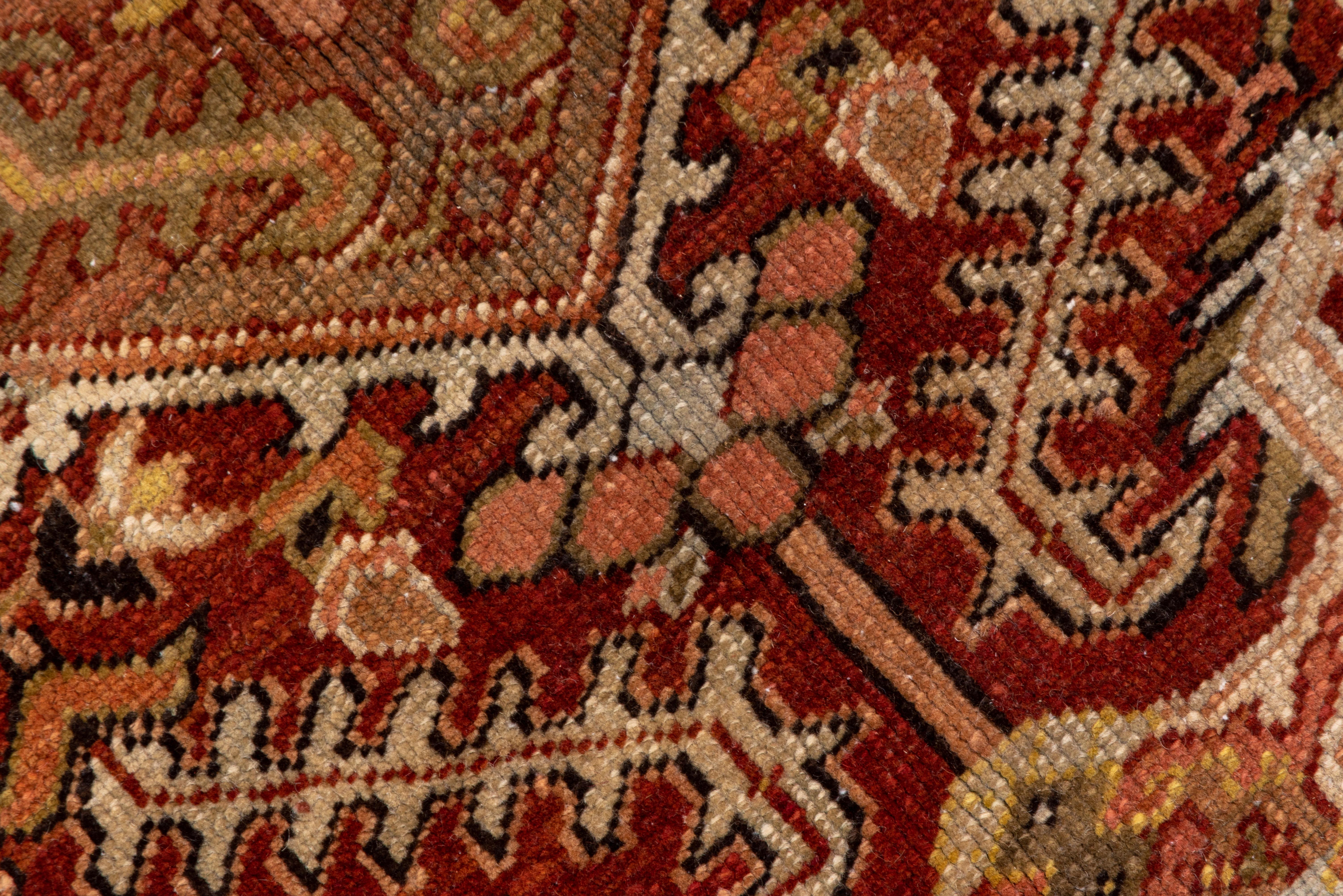 Fina alfombra persa antigua Heriz, campo rojo oscuro y óxido, detalles en amarillo y coral en Bueno estado para la venta en New York, NY