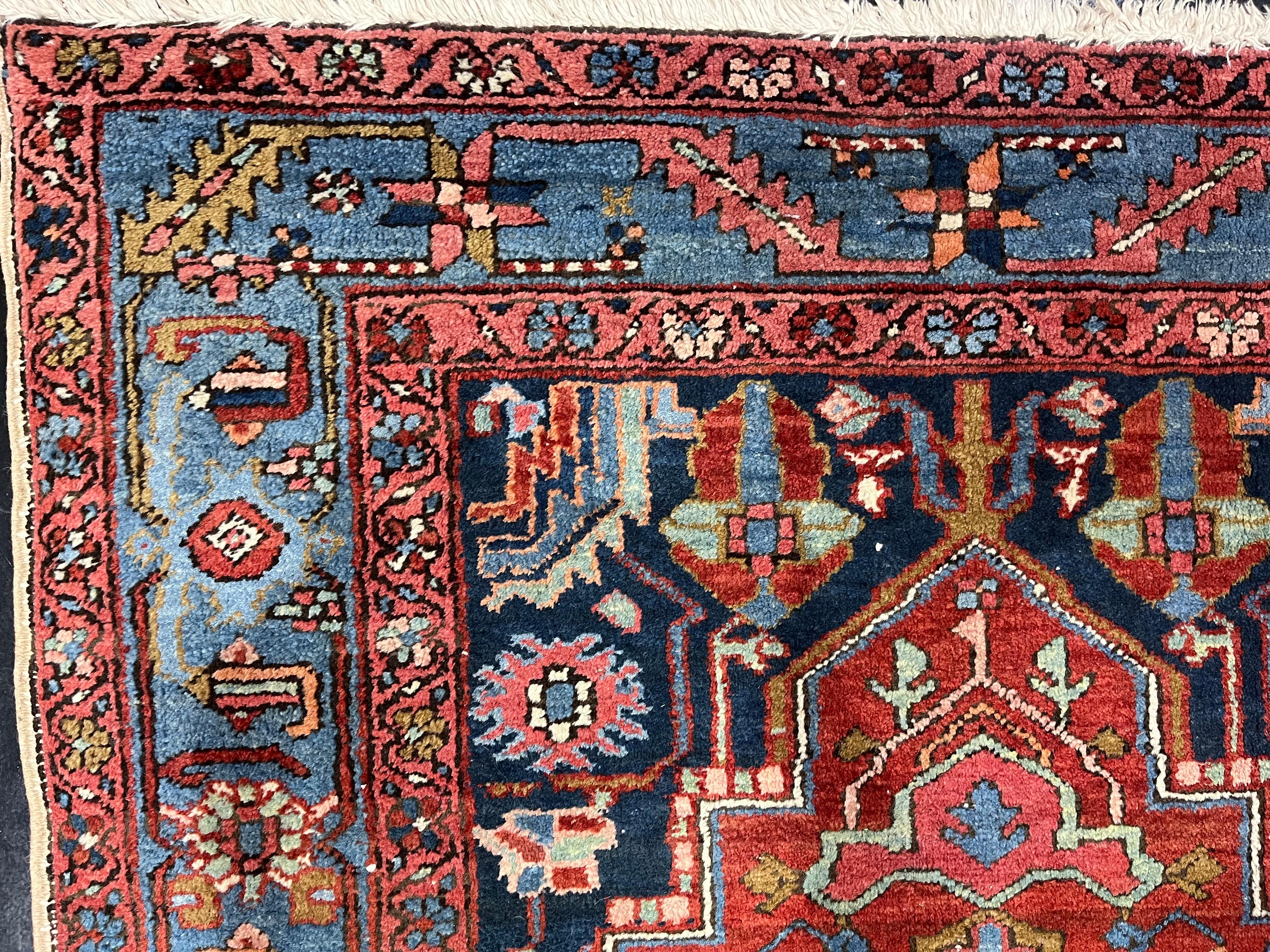 Feiner antiker persischer Heriz-Wollteppich 3'9 x 5'7 (19. Jahrhundert) im Angebot
