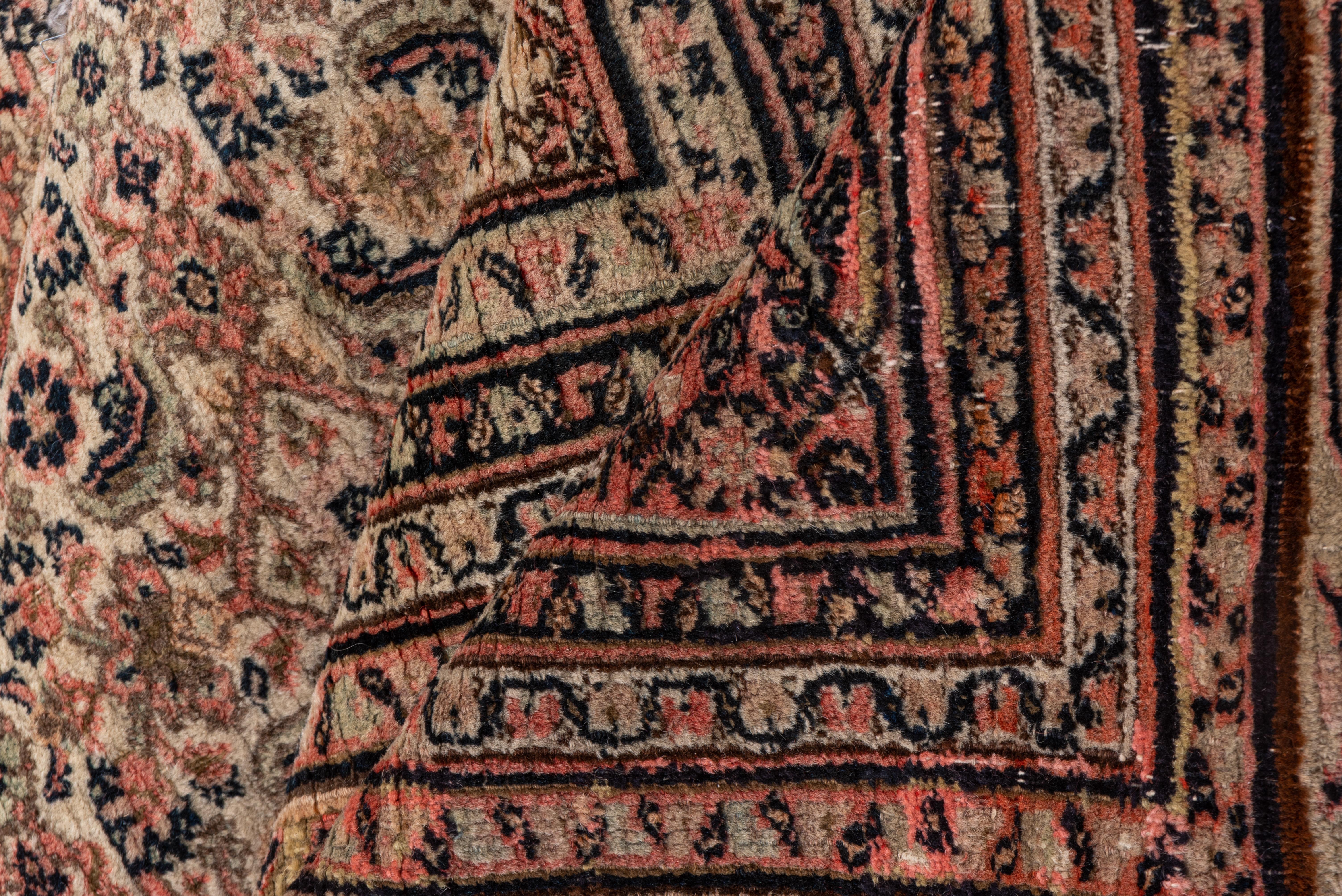 Antiker persischer Khorassan-Mansion-Teppich, um 1900 im Zustand „Gut“ im Angebot in New York, NY