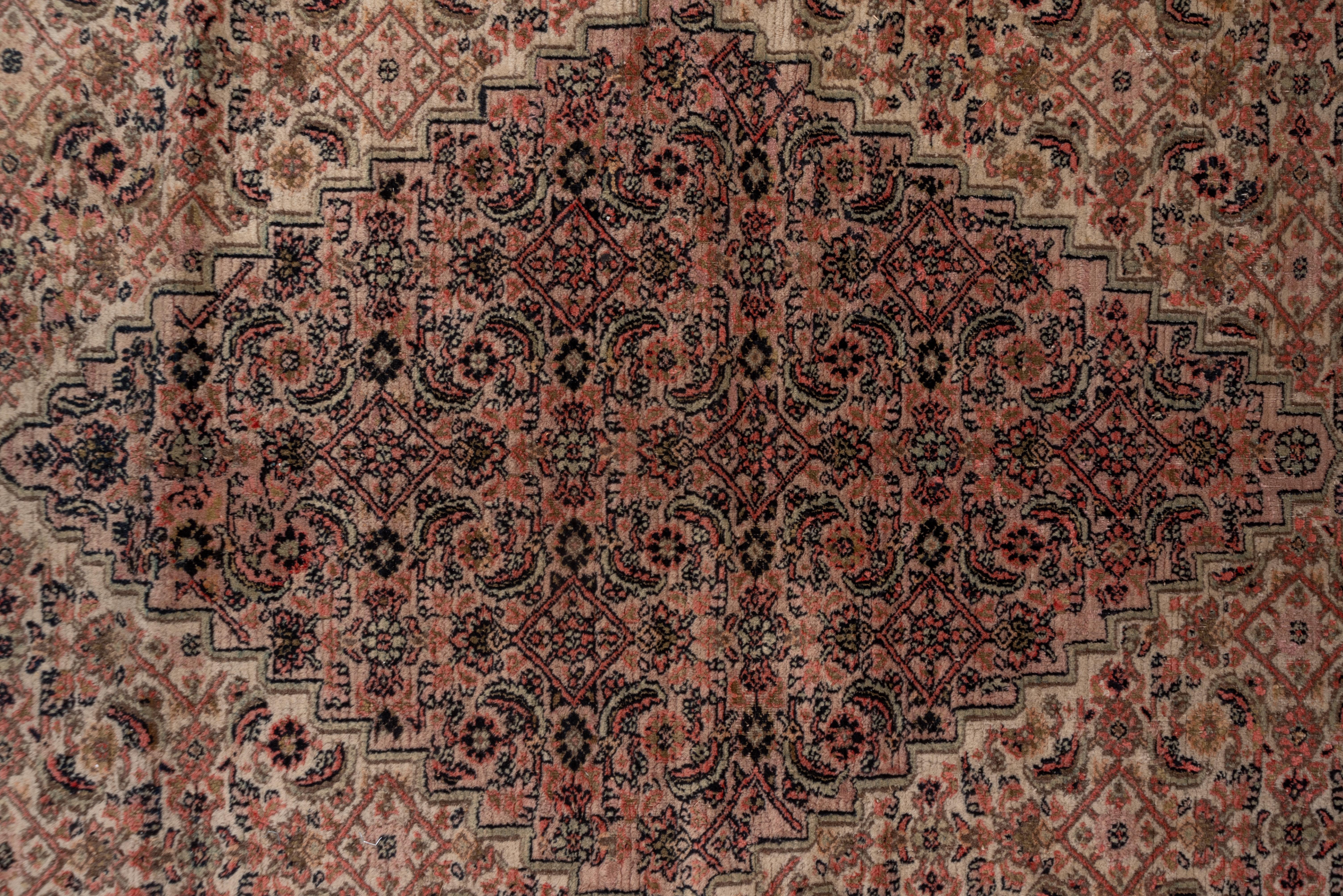 Antiker persischer Khorassan-Mansion-Teppich, um 1900 im Angebot 1