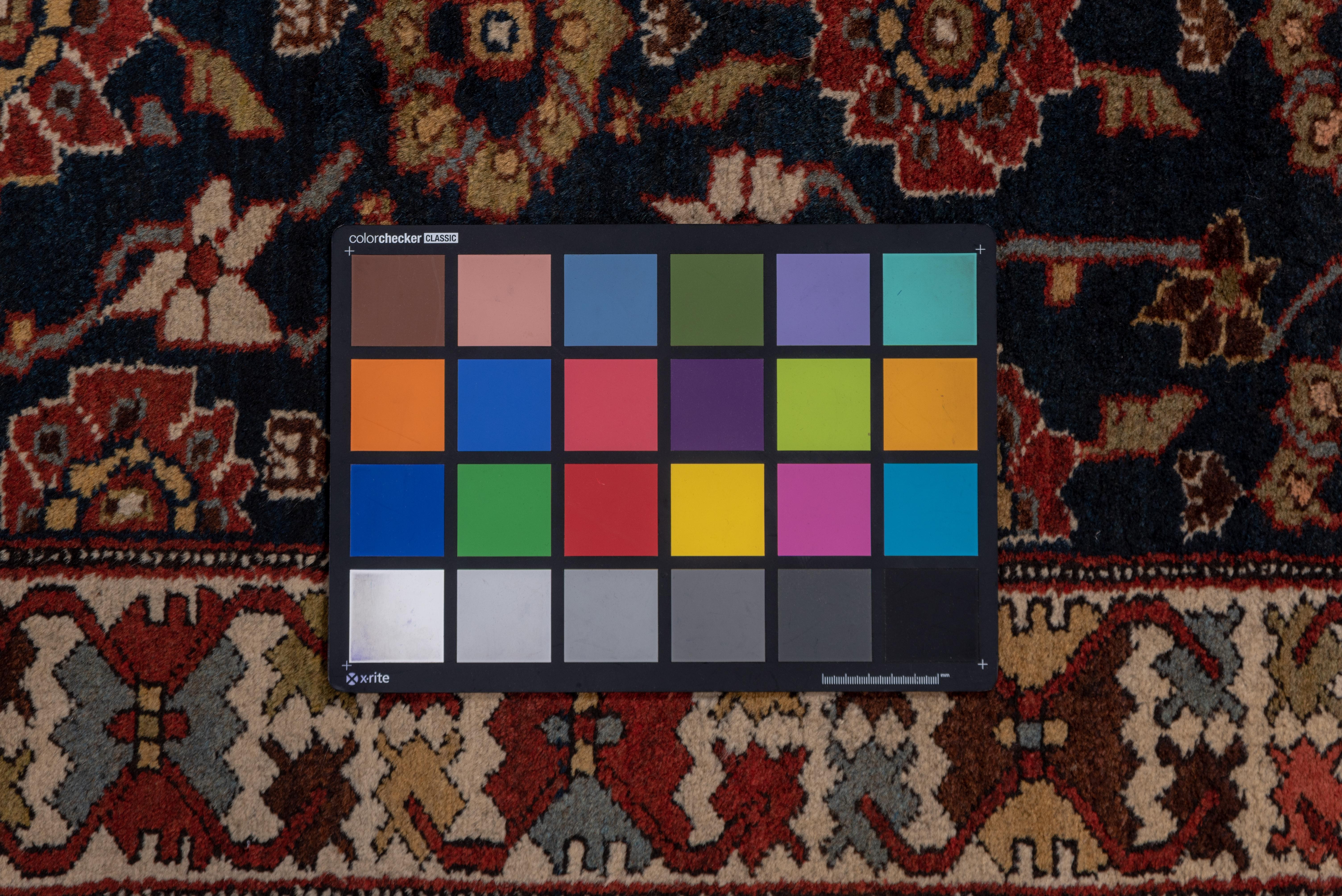 Fine tapis de couloir persan ancien Malayer, terrain bleu marine, années 1920 environ, couleurs vives en vente 1