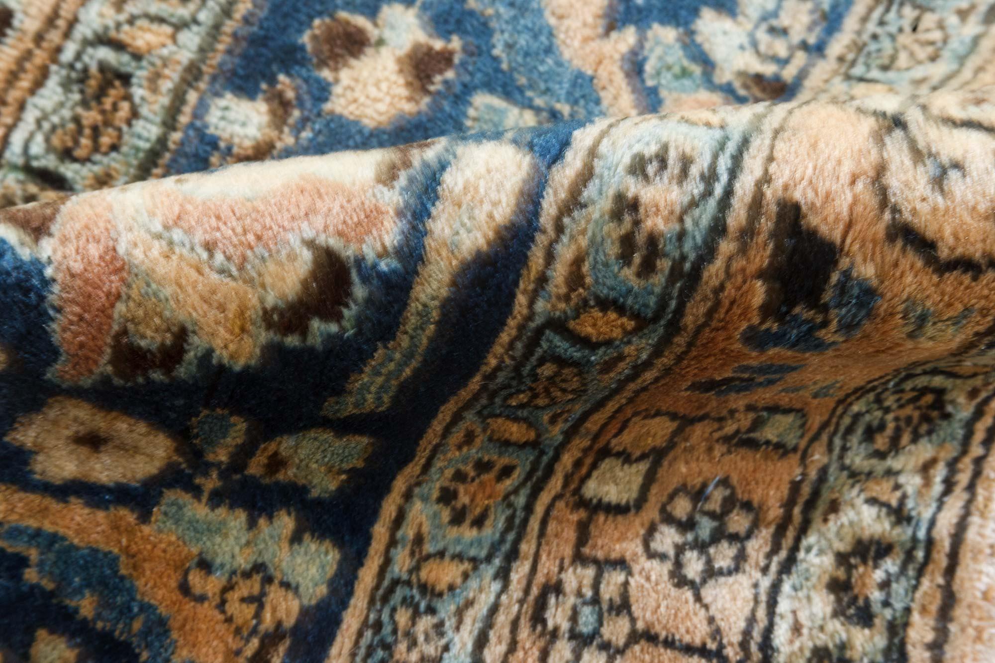 Fine Antique Persian Meshad hanmade wool carpet
Size: 10'8
