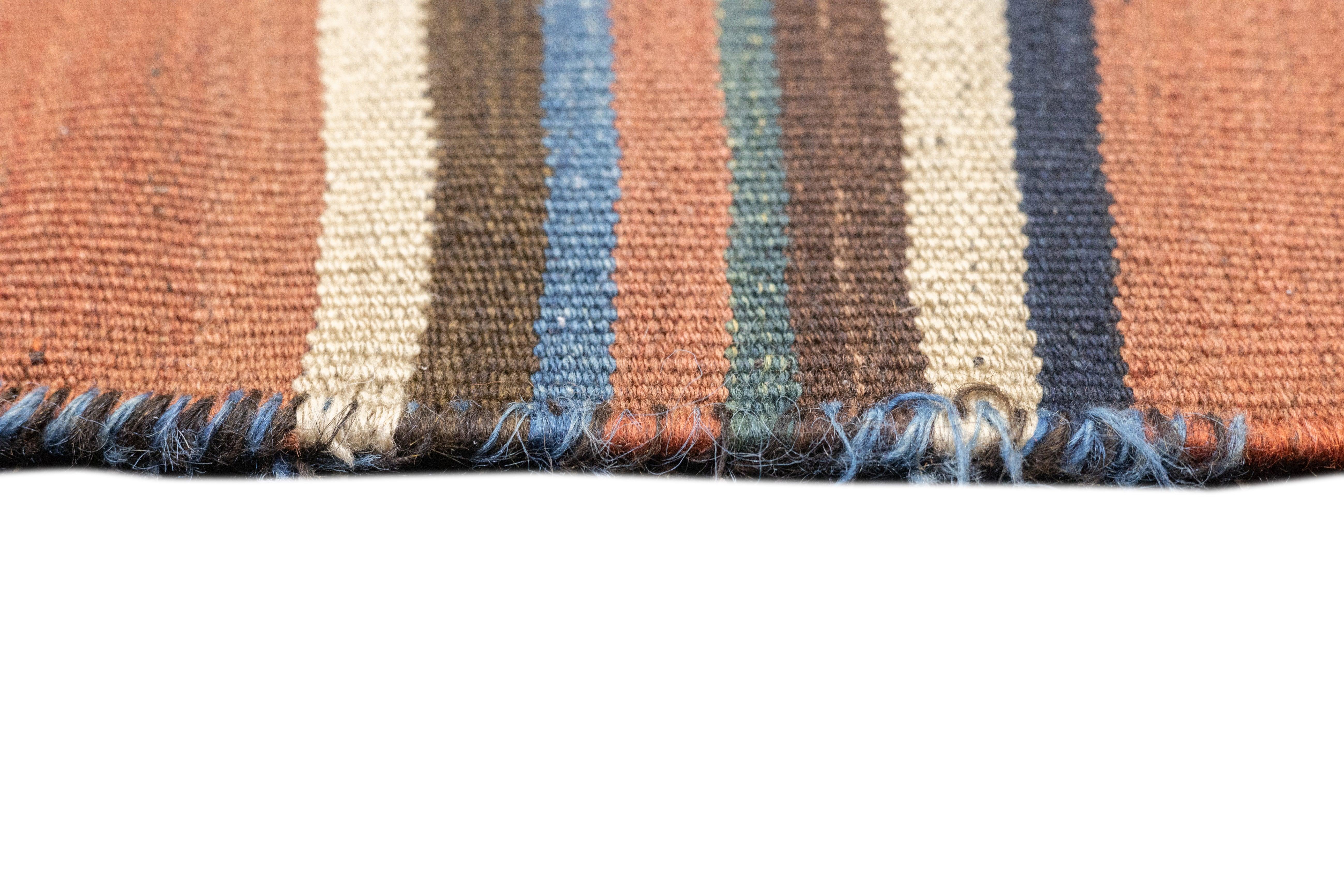 Antiker persischer Qashqai-Kelim-Teppich aus Qashqai 5'5'' x 8'2'' im Angebot 1