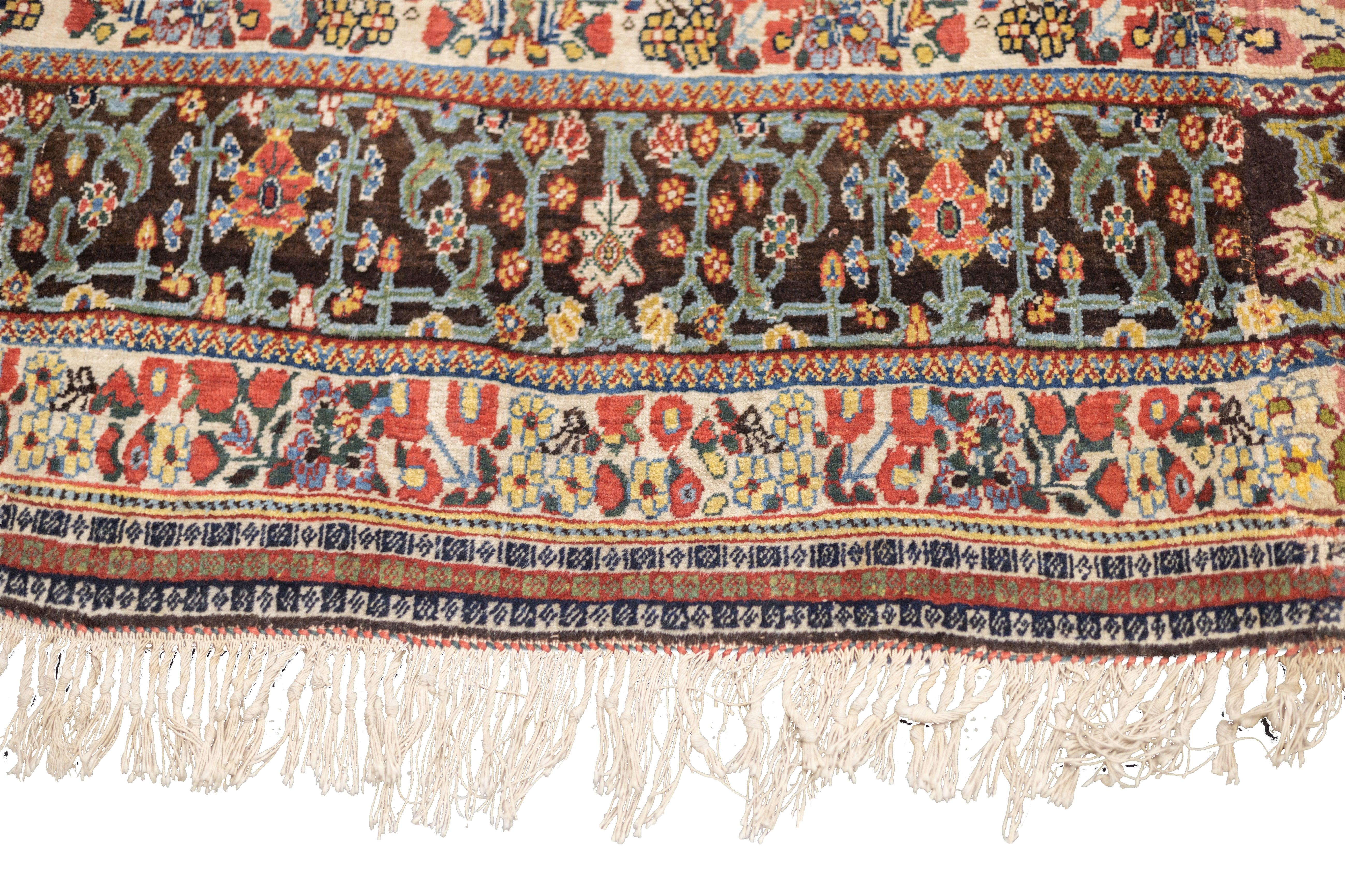 Fine Antique Persian Qashqai Rug 5'7'' x 8'10'' In Good Condition For Sale In New York, NY