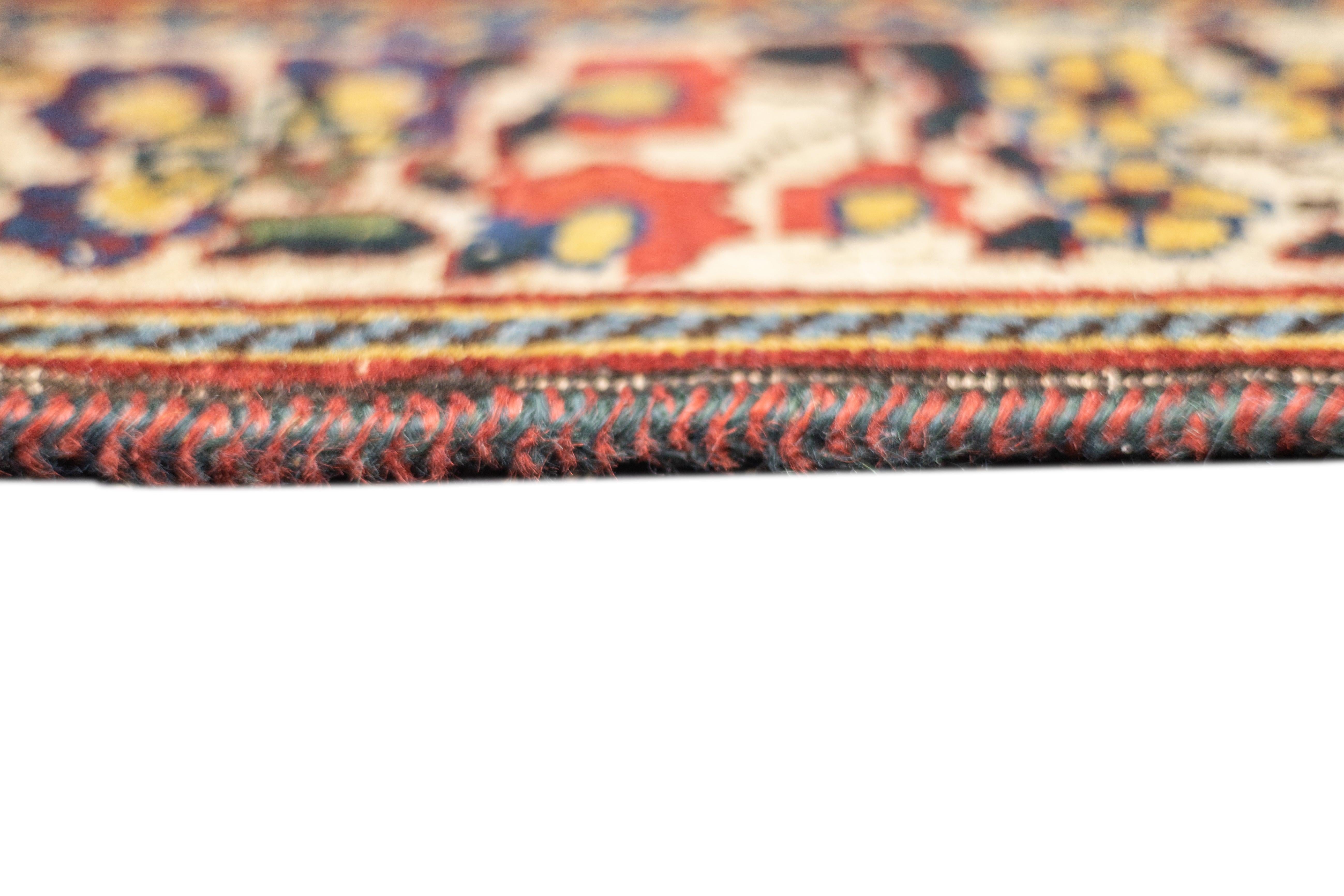 Fine Antique Persian Qashqai Rug 5'7'' x 8'10'' For Sale 2