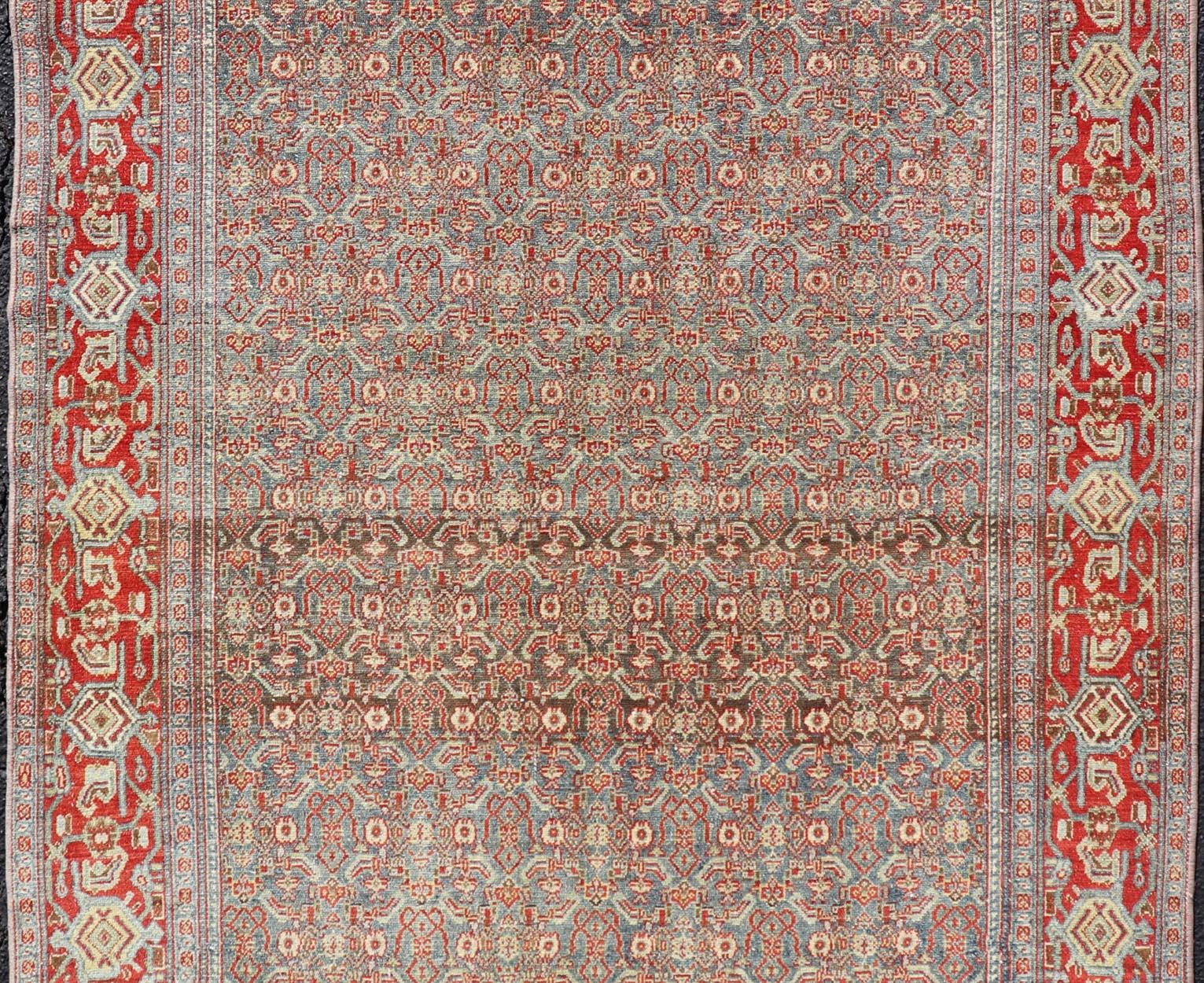 Antiker persischer Senneh-Teppich mit geometrischem Herati-Design auf dem Hintergrund (Handgeknüpft) im Angebot