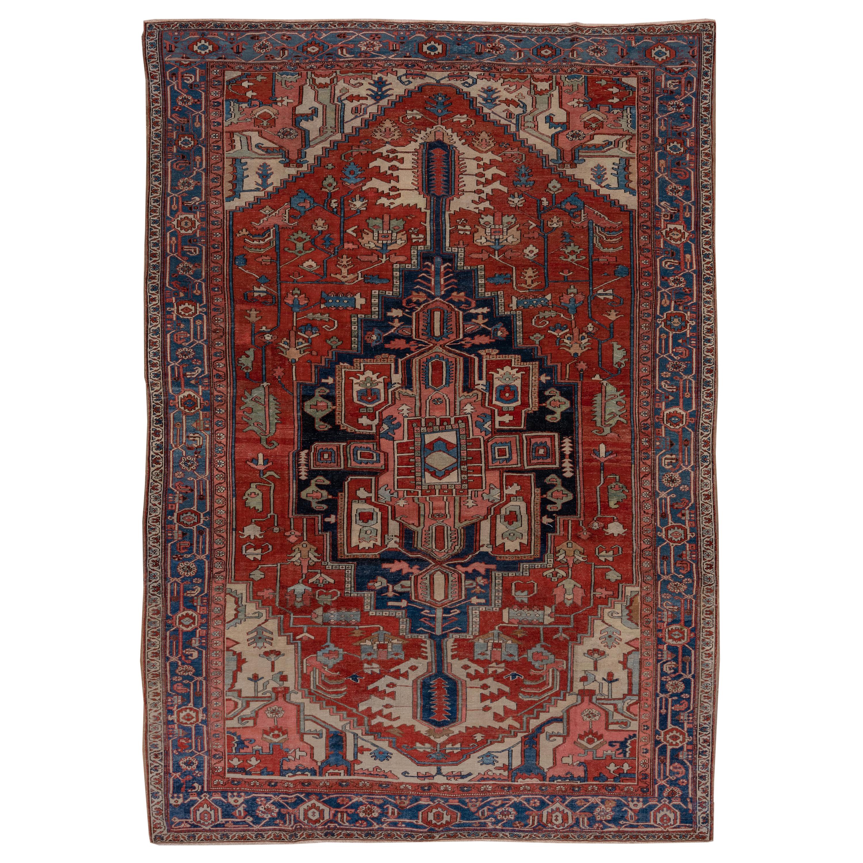 Fine Antique Persian Serapi Rug in Great Condition, Circa 1900s For Sale