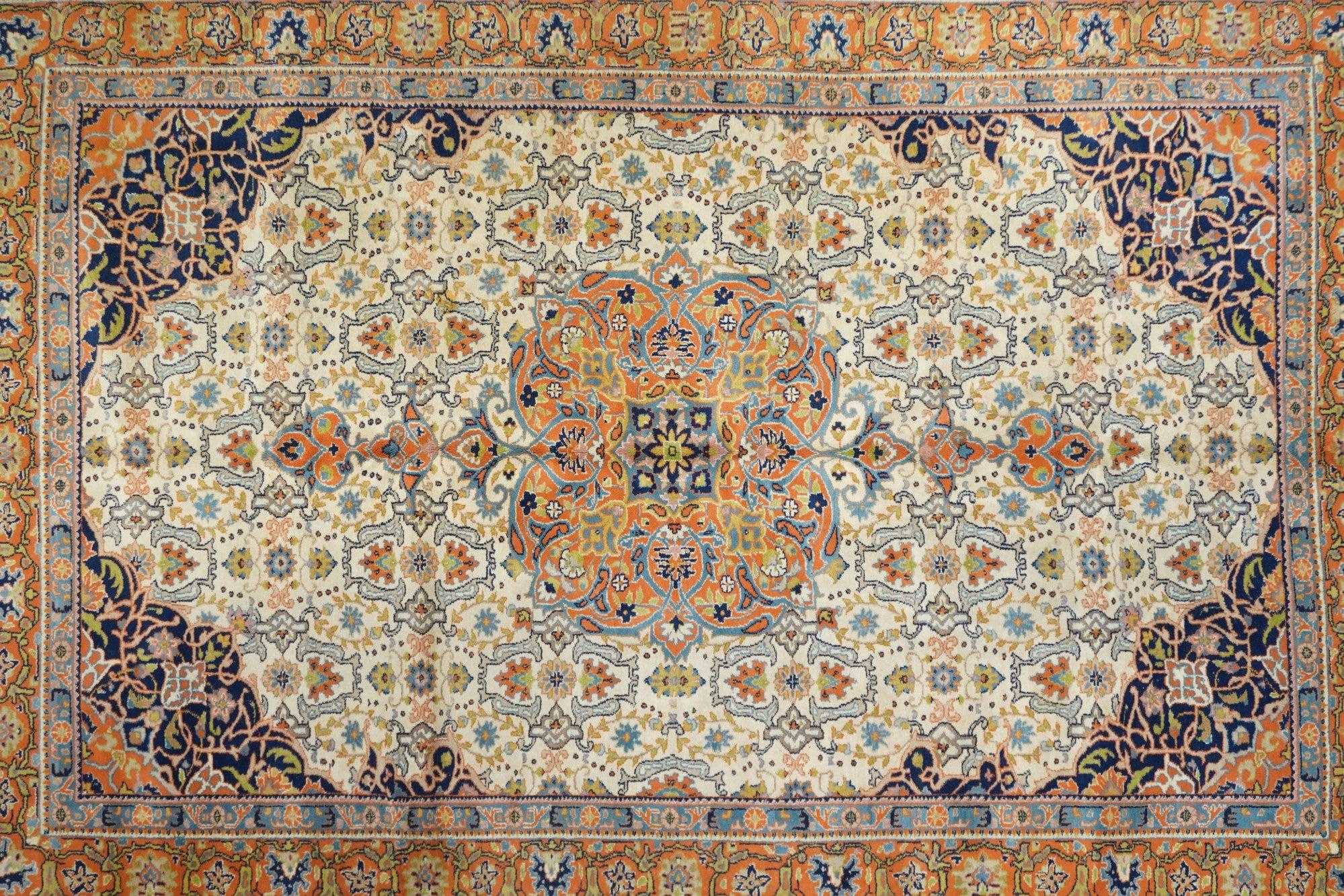Perse Tapis ancien Persan Tabriz 6'8'' x 9'10'' (en anglais) en vente