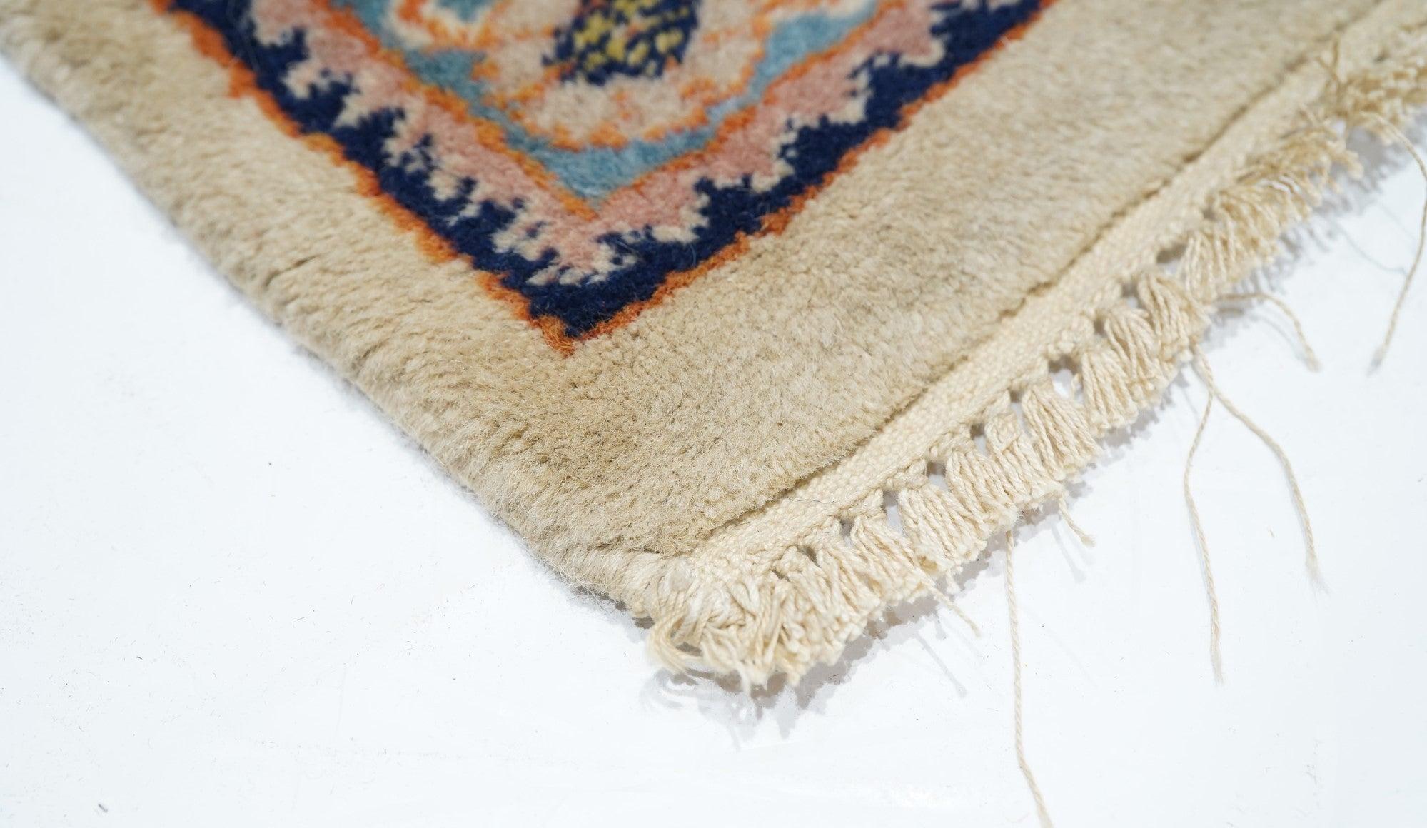 Tapis ancien Persan Tabriz 6'8'' x 9'10'' (en anglais) Bon état - En vente à New York, NY