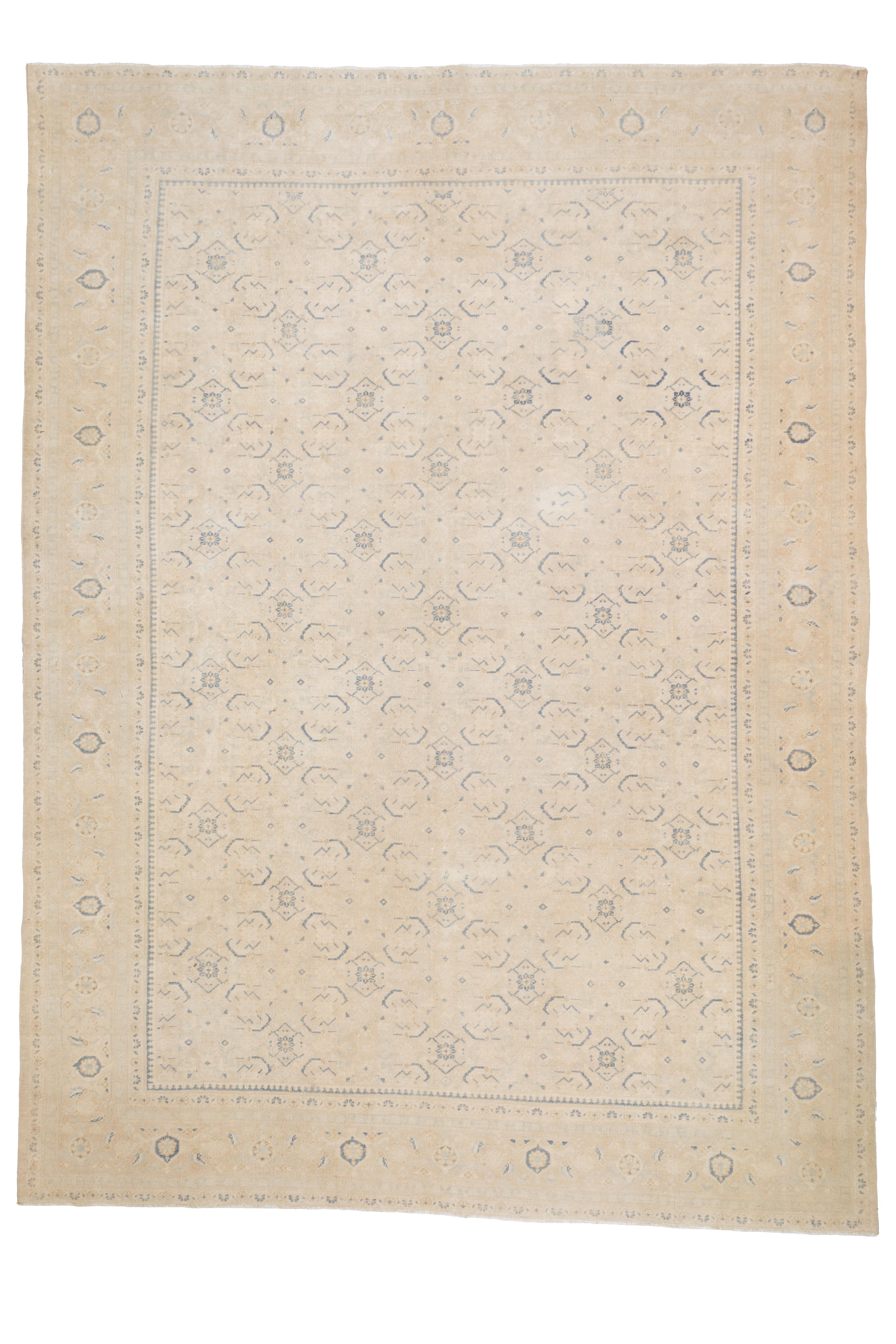 Fine Antique Persian Tabriz Rug 9'10