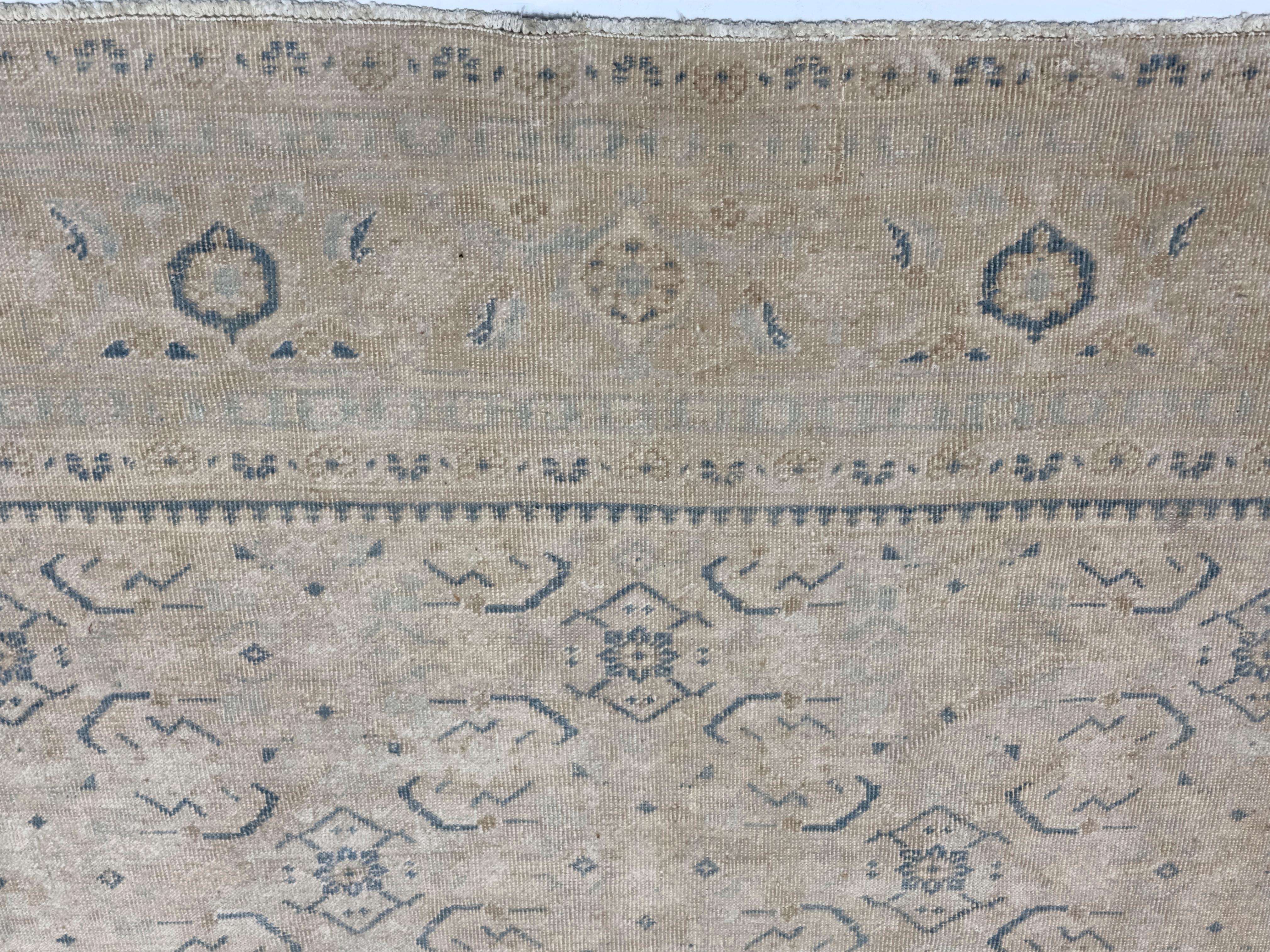 Fine Antique Persian Tabriz Rug 9'10