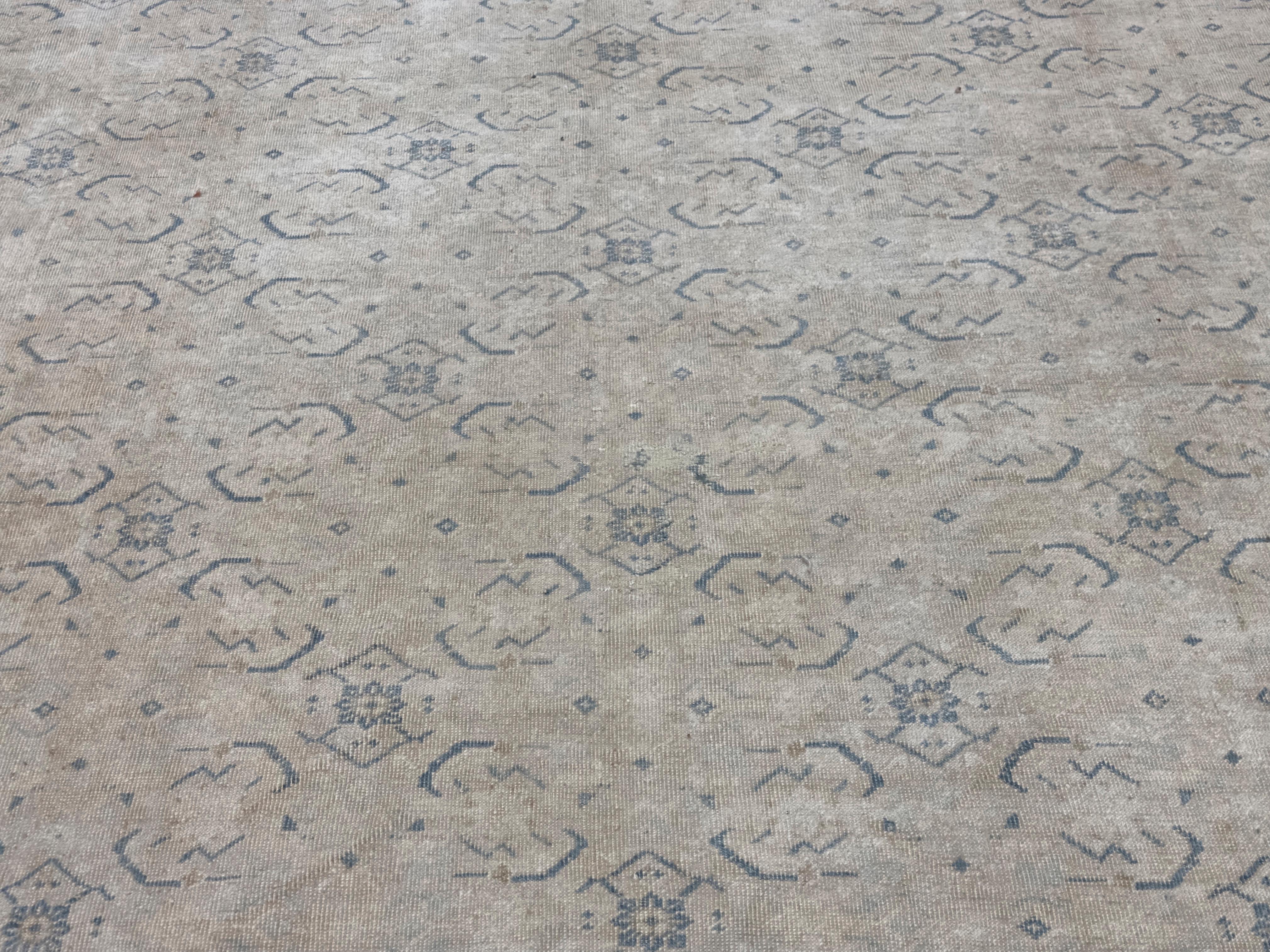 Fine Antique Persian Tabriz Rug 9'10
