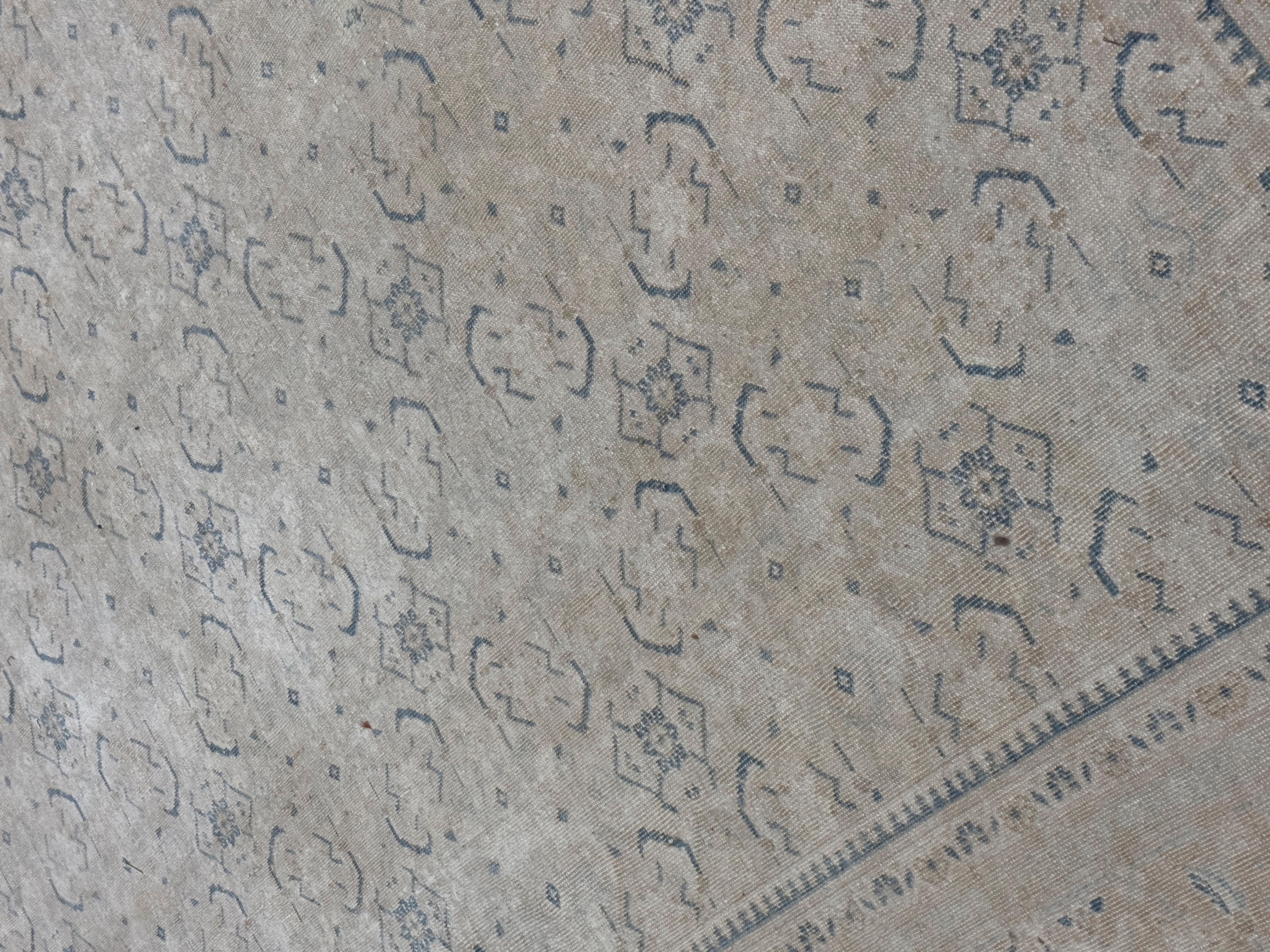 Fine Antique Persian Tabriz Rug 9'10