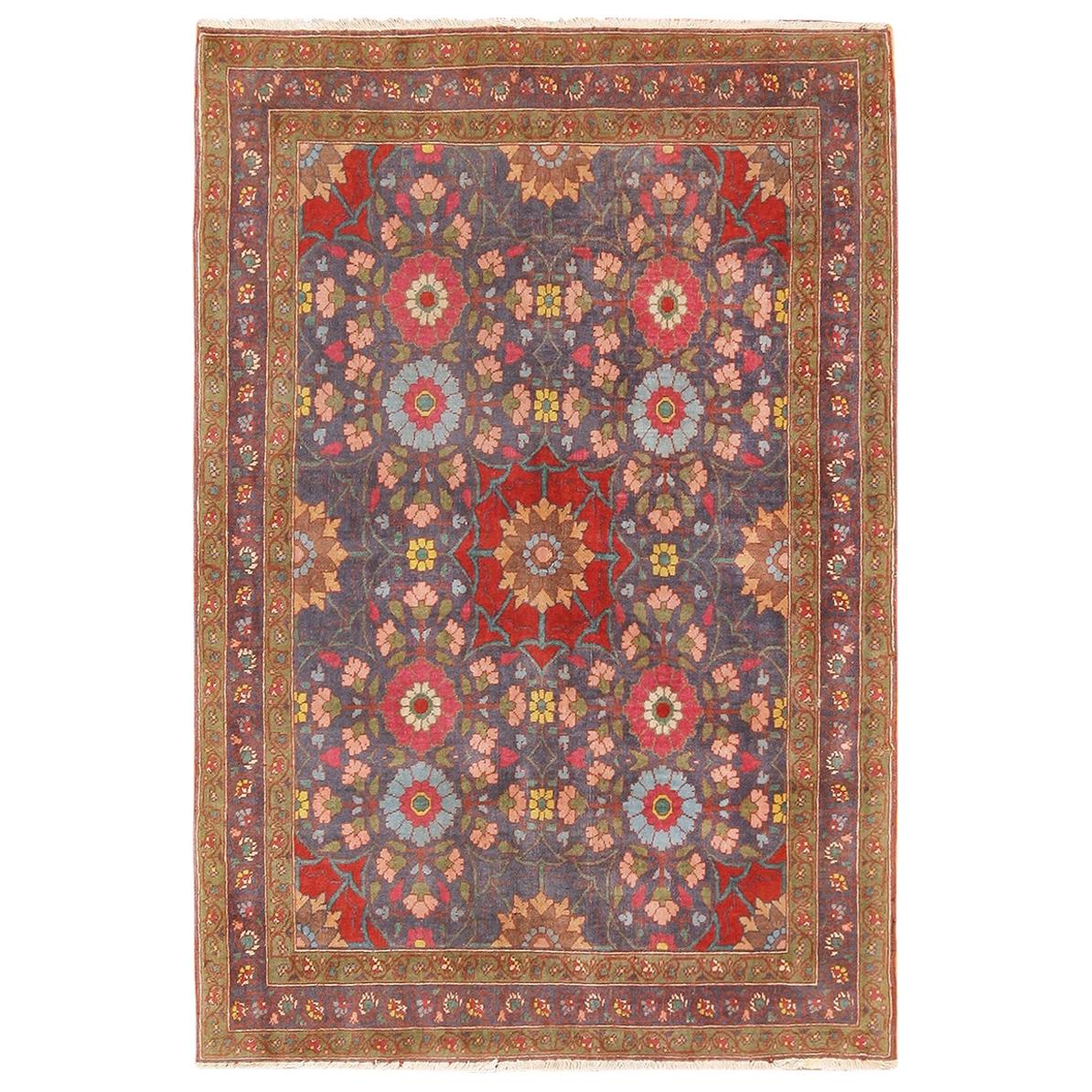 Fine Antique Persian Tabriz Rug. Size: 2 ft 10 in x 4 ft 2 in (0.86 m x 1.27 m)