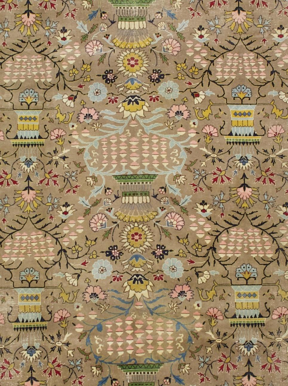 Feine antike persische Tabriz Vase Design Teppich 8'3