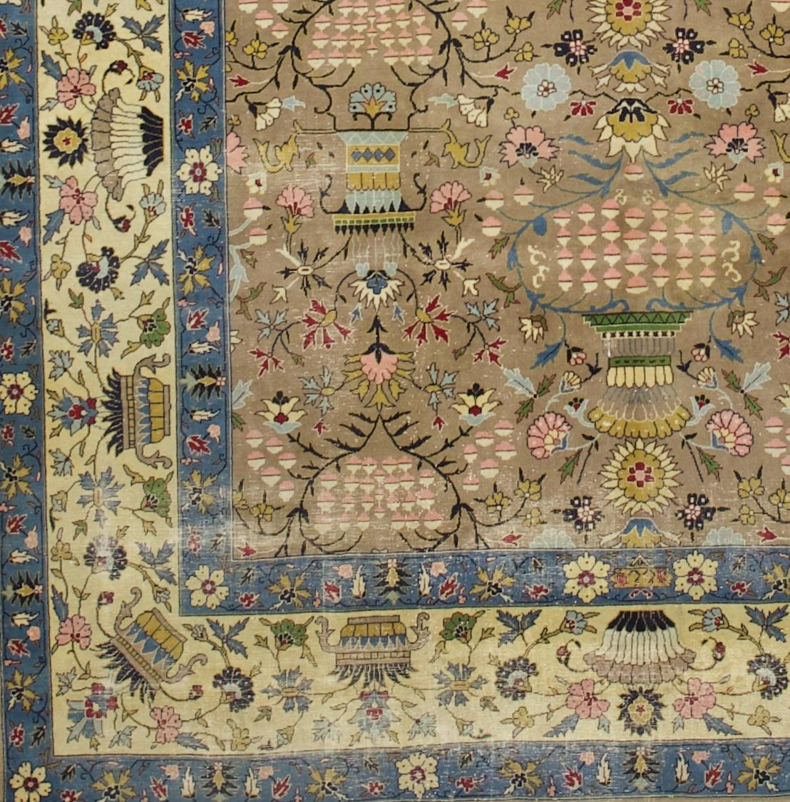 Feine antike persische Tabriz Vase Design Teppich 8'3