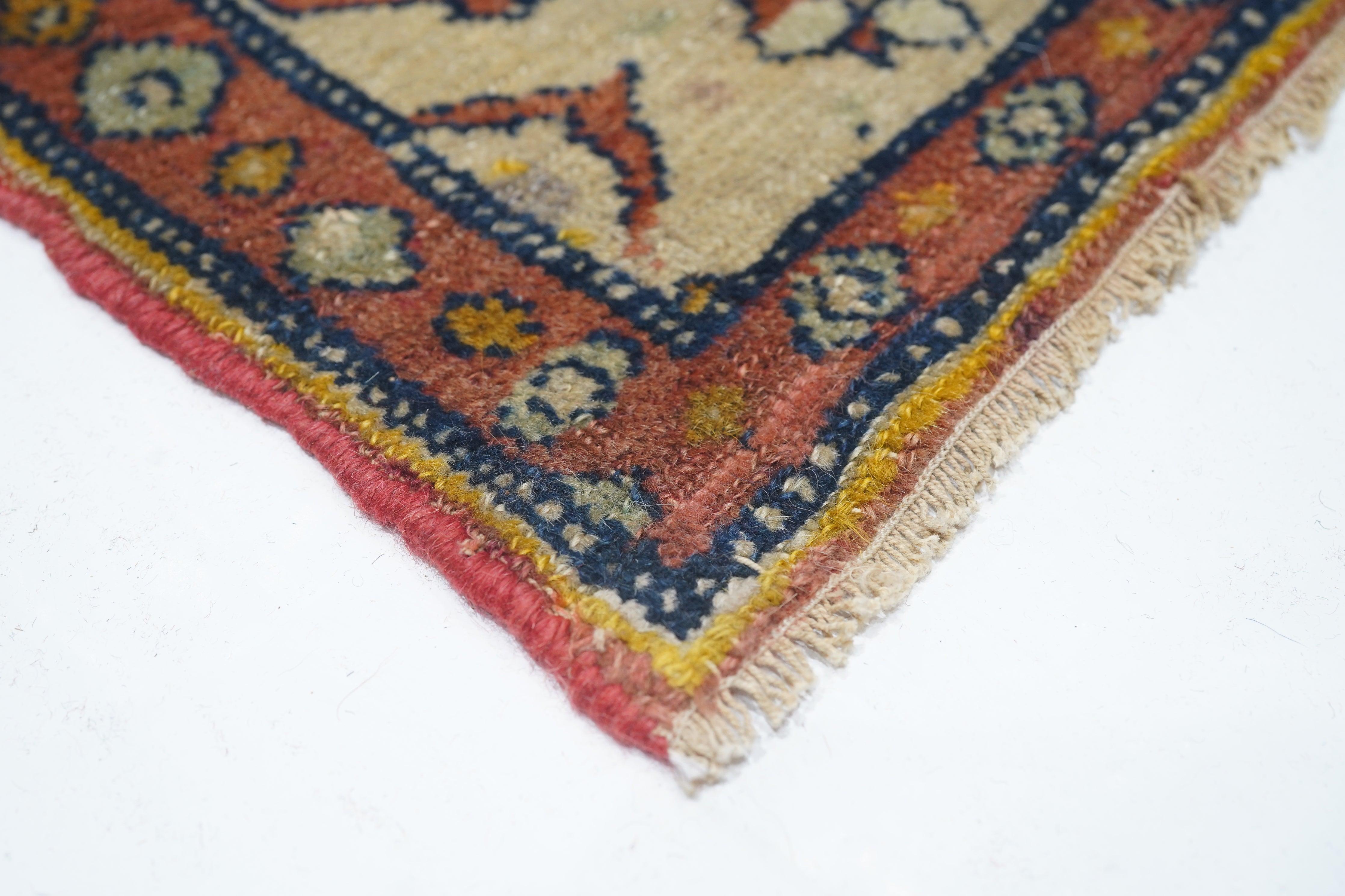 Fine Antique Persian Tribal Bakhshayesh Rug In Excellent Condition For Sale In New York, NY