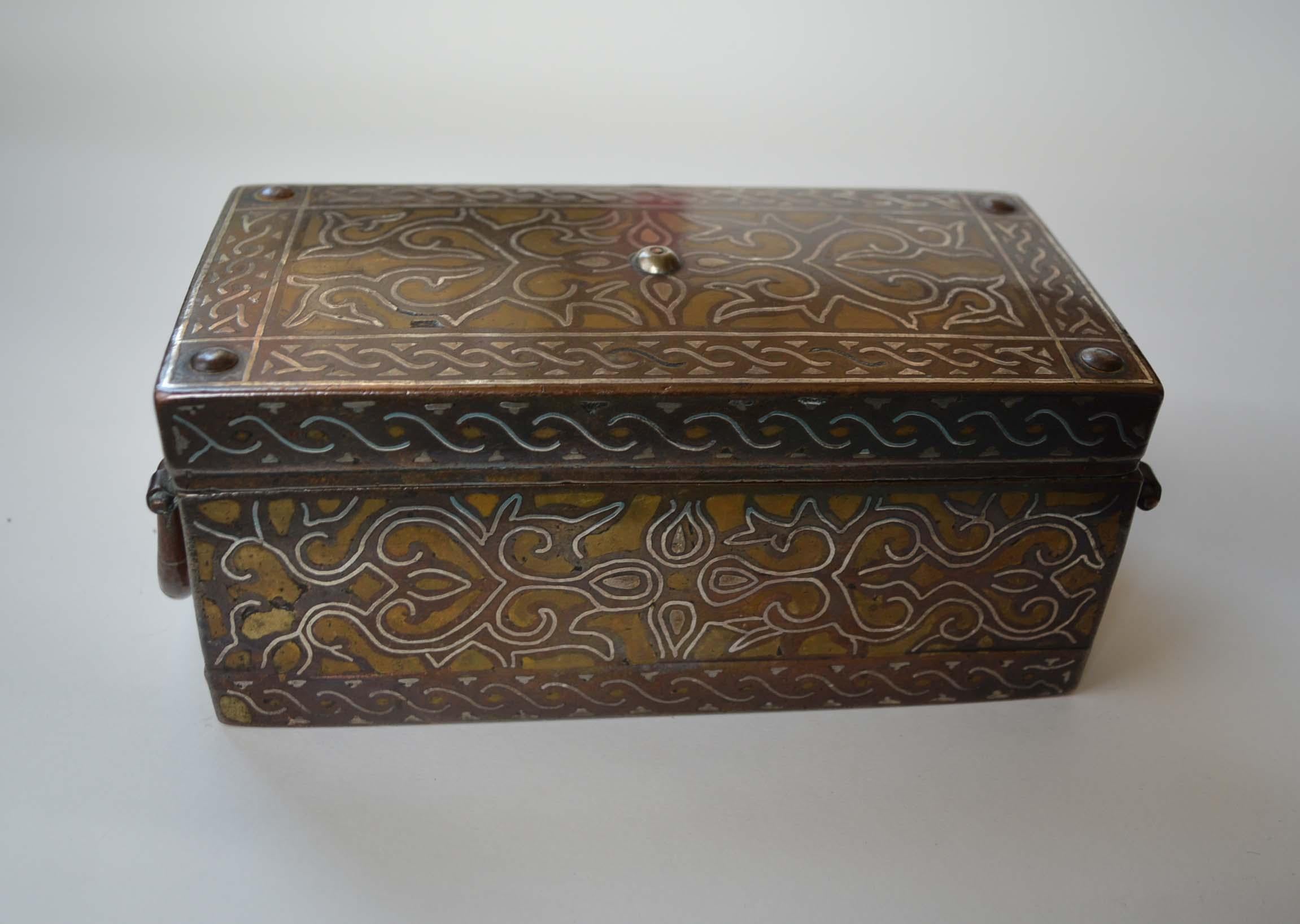 Fine Philippine bronze silver brass inlaid betel box

A very finely made and decorated bronze betel box with silver and brass inlay and wood interior

Spanish Colonial Philippines Mindanao 

Size: 20 x 10 cm 8 x 4 inches
Period: 19th