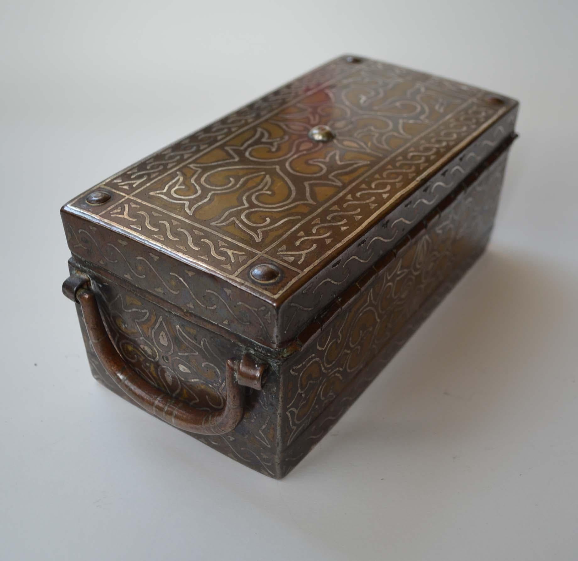 Fine Antique Philippine Bronze Silver Brass Inlaid Betel Box Collectible Boxes In Good Condition For Sale In London, GB