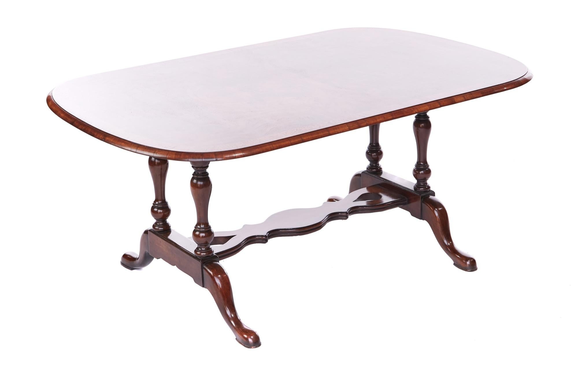 Fine antique Queen Anne style walnut coffee table having a stunning figured walnut top with book matched veneers and cross-banding, end supports with elegant turned twin columns, a platform shaped stretcher terminating in four attractive cabriole