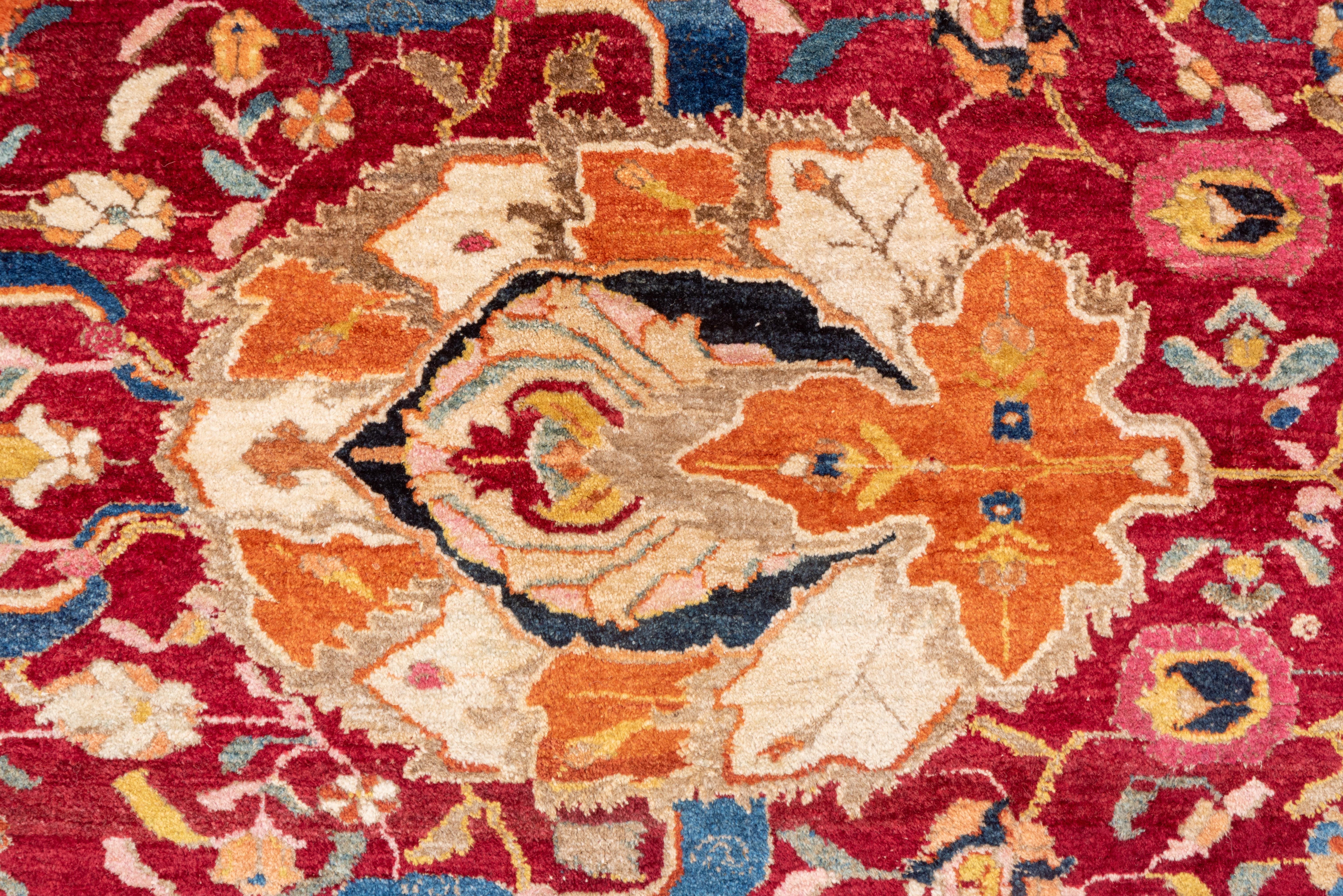 Antiker roter indischer Agra-Teppich, farbenfrohe Palette und Bordüre, rotes Feld (Indisch)