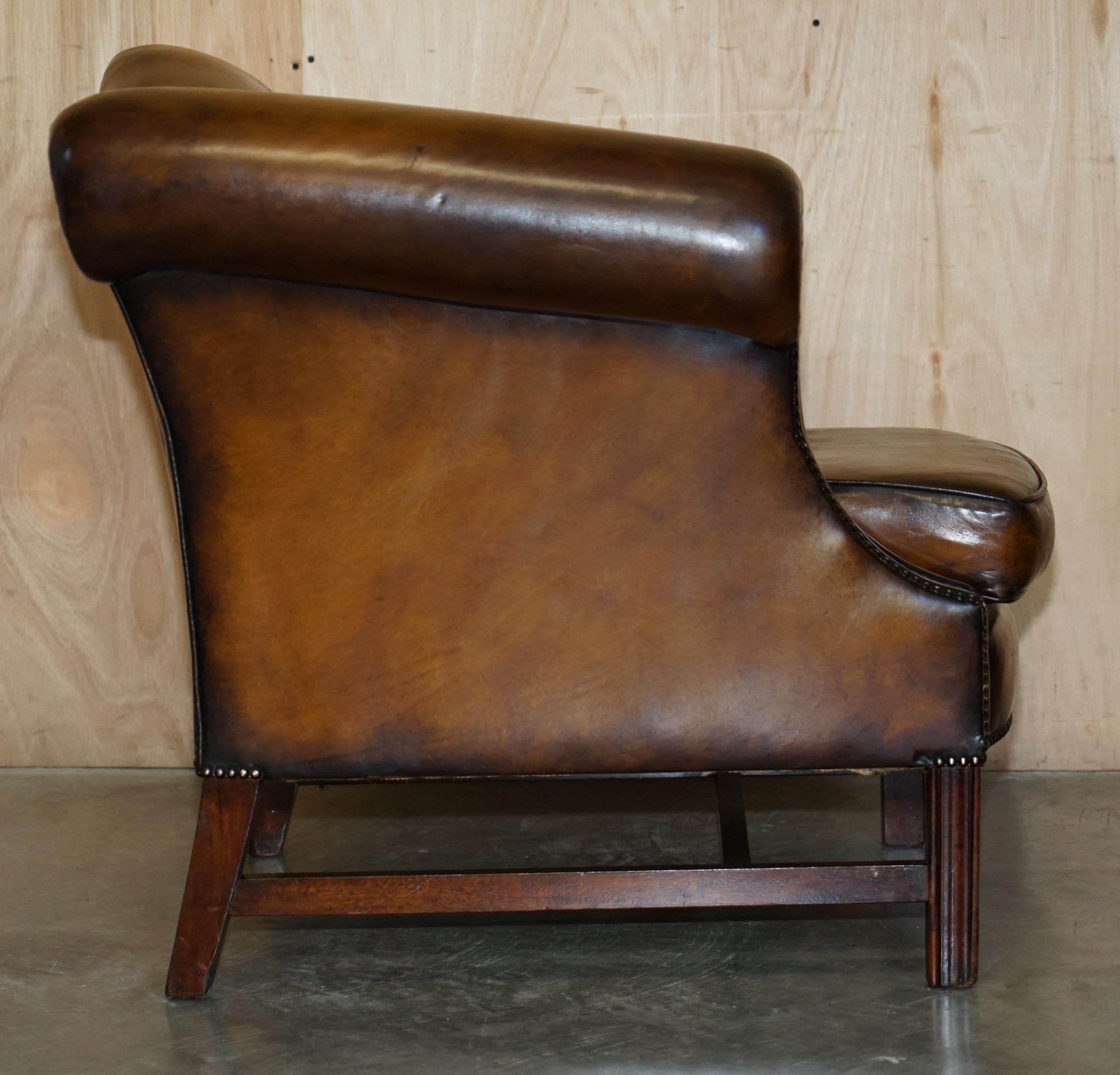 FINE ANTiQUE REGENCY HUMPBACK STYLE RESTORED BROWN LEATHER SOFA ARMCHAIR SUITE For Sale 7