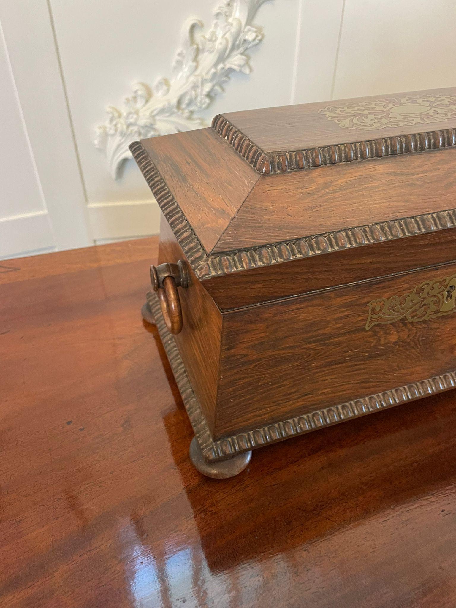 Raffinato porta tè antico Regency in ottone intarsiato e legno di palissandro in vendita 1