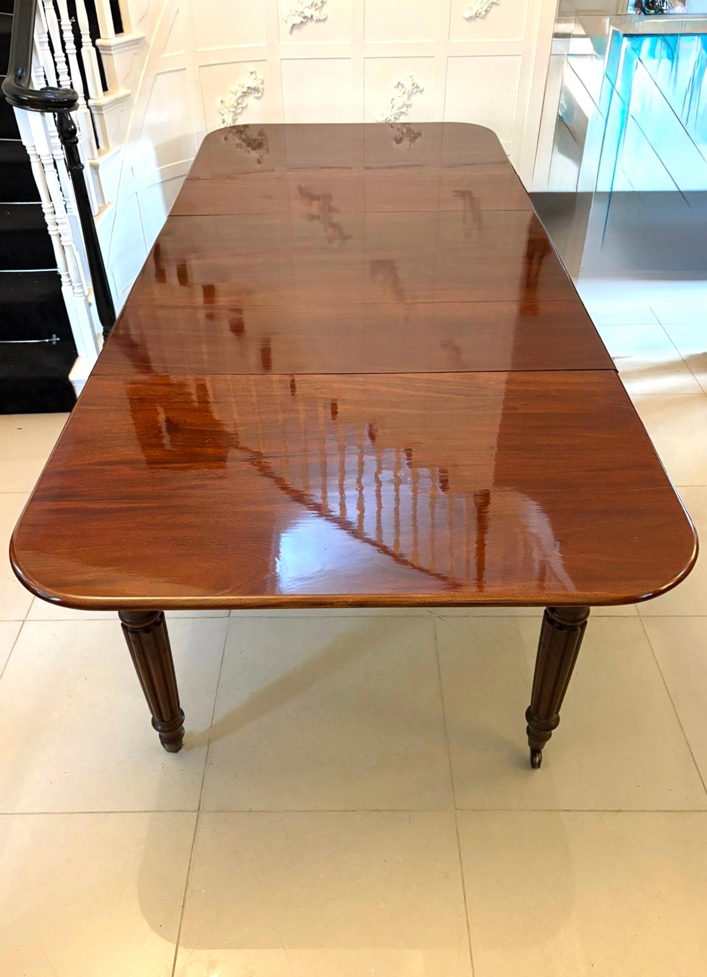 Table de salle à manger à rallonge 12 places en acajou de qualité ancienne Régence en vente 3
