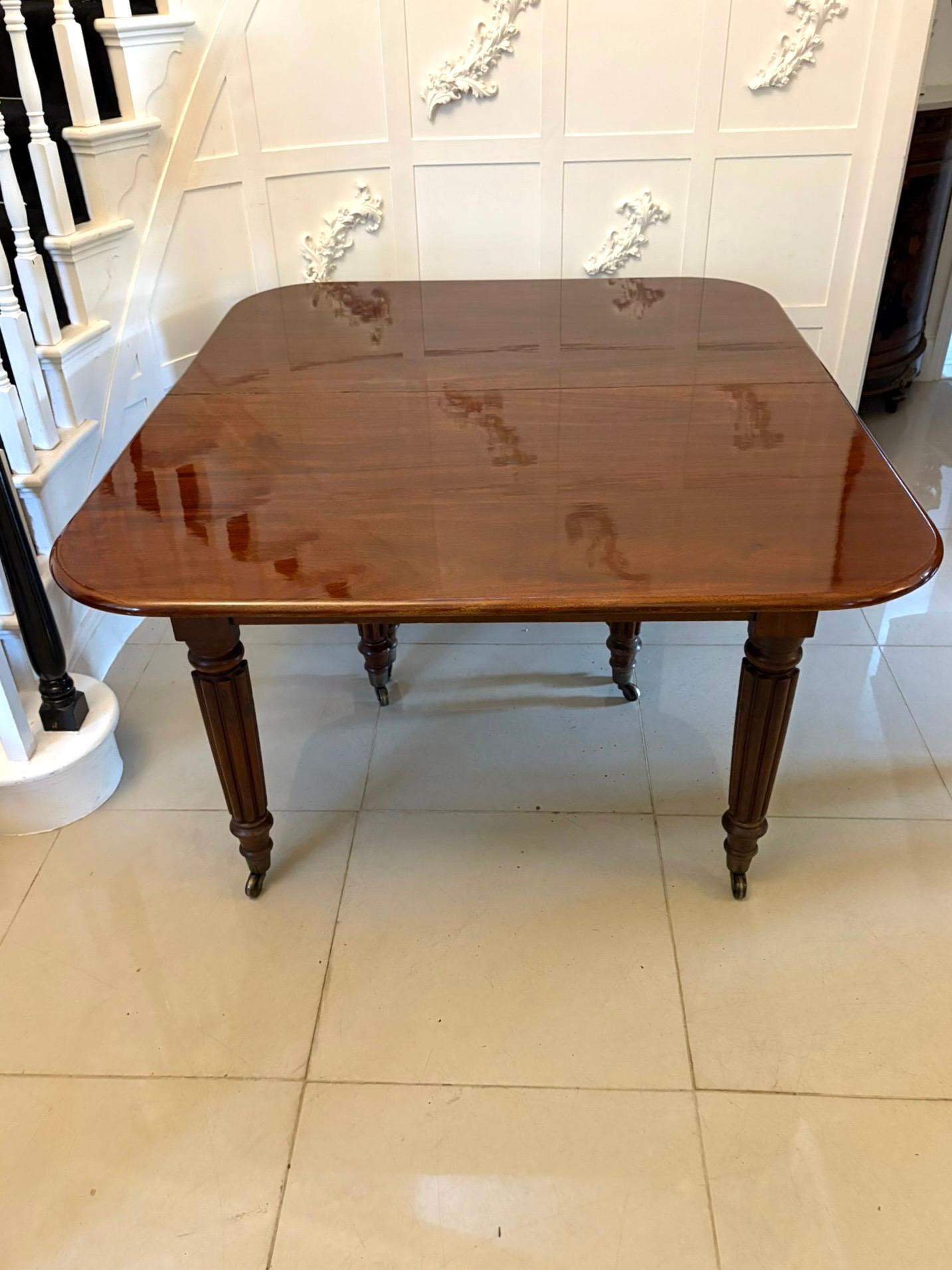 Table de salle à manger à rallonge 12 places en acajou de qualité ancienne Régence en vente 4