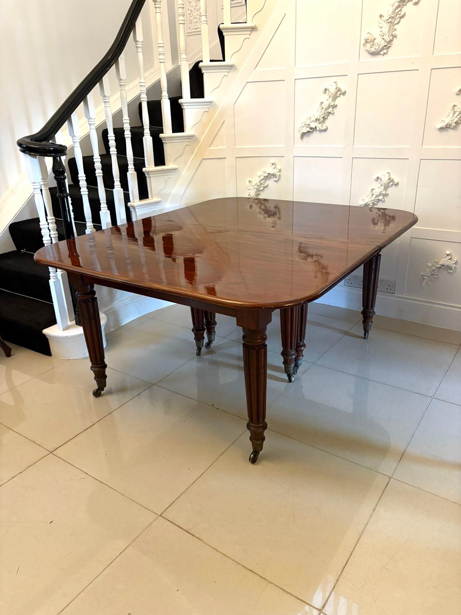 Table de salle à manger à rallonge 12 places en acajou de qualité ancienne Régence en vente 5