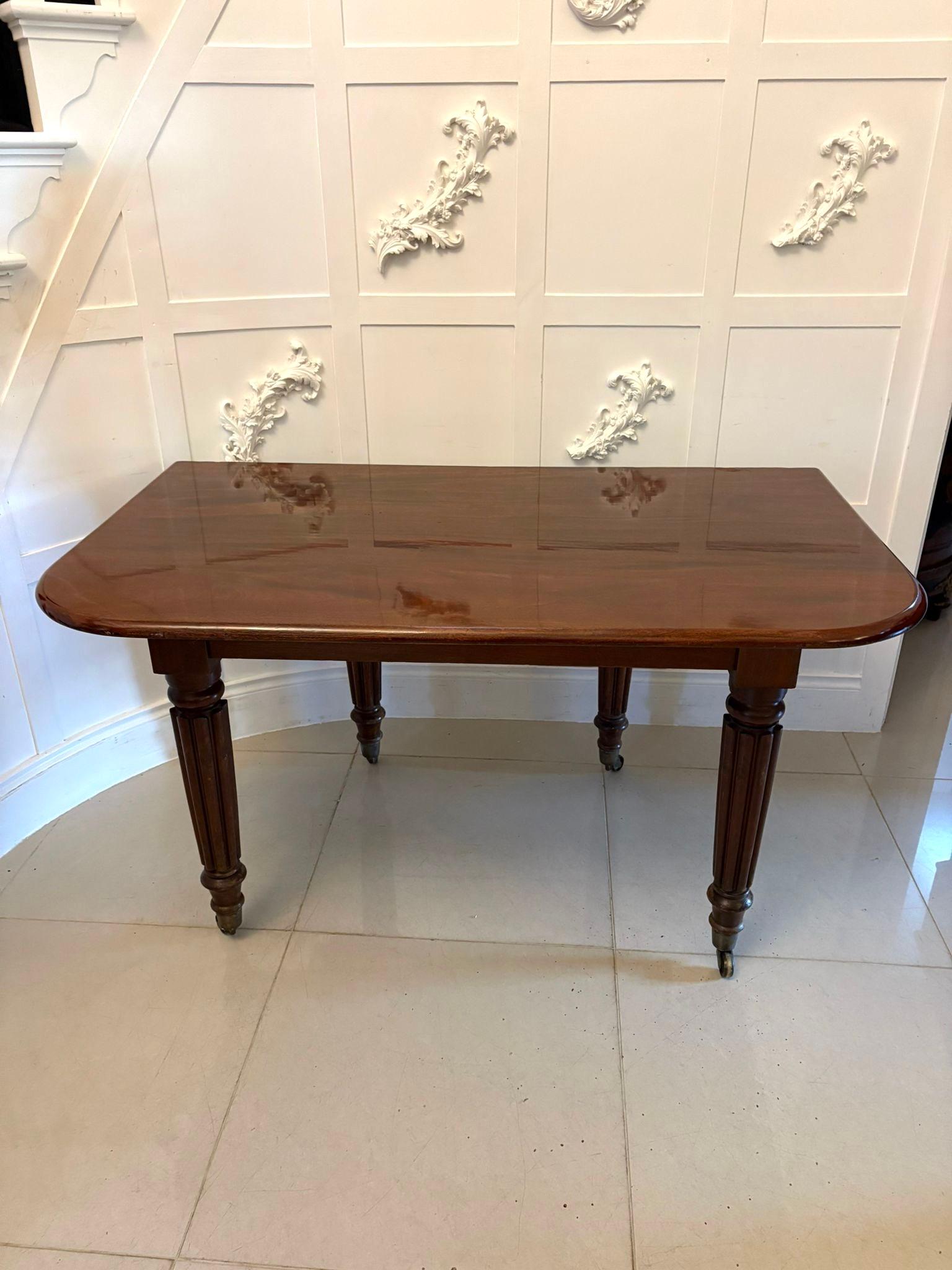 Table de salle à manger à rallonge 12 places en acajou de qualité ancienne Régence en vente 7