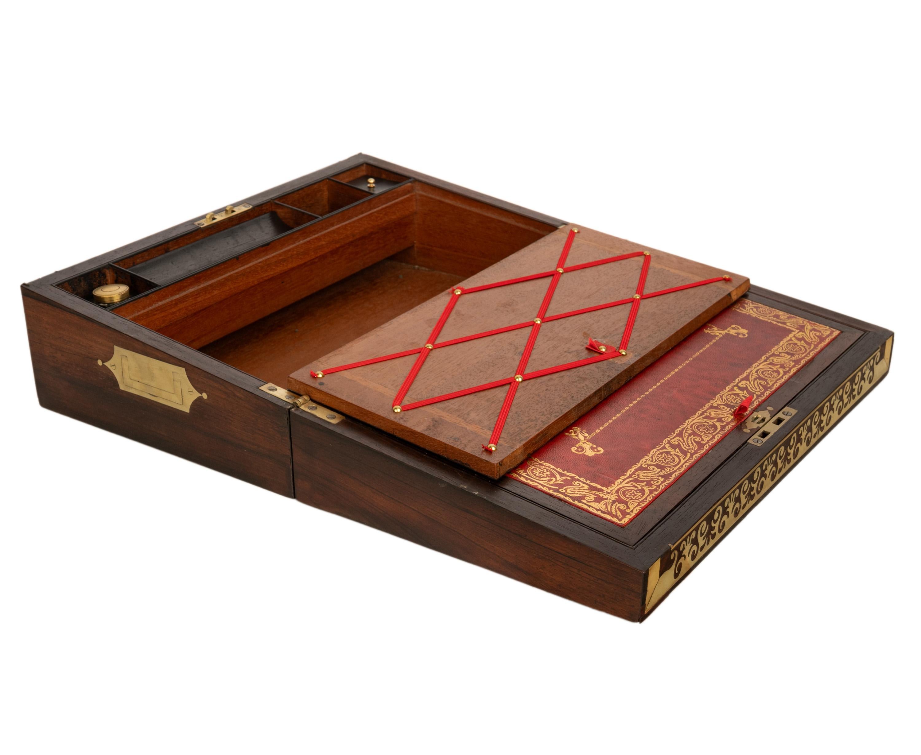 Antike Regency-Schreibtischschachtel mit Intarsien aus Rosenholz und Messing für Kampagne aus Messing, Kampagne, 1830 im Angebot 5