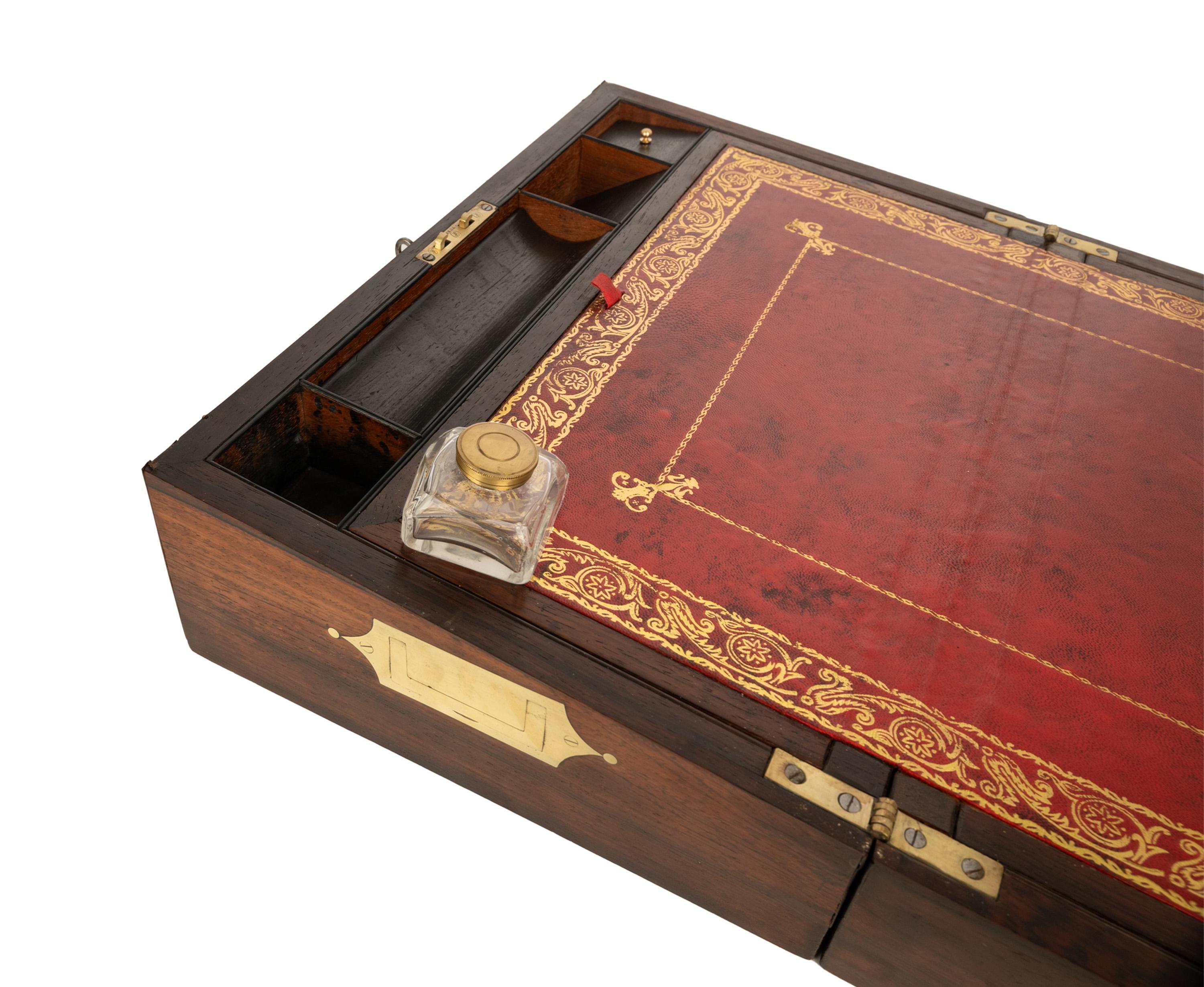 Antike Regency-Schreibtischschachtel mit Intarsien aus Rosenholz und Messing für Kampagne aus Messing, Kampagne, 1830 im Angebot 10