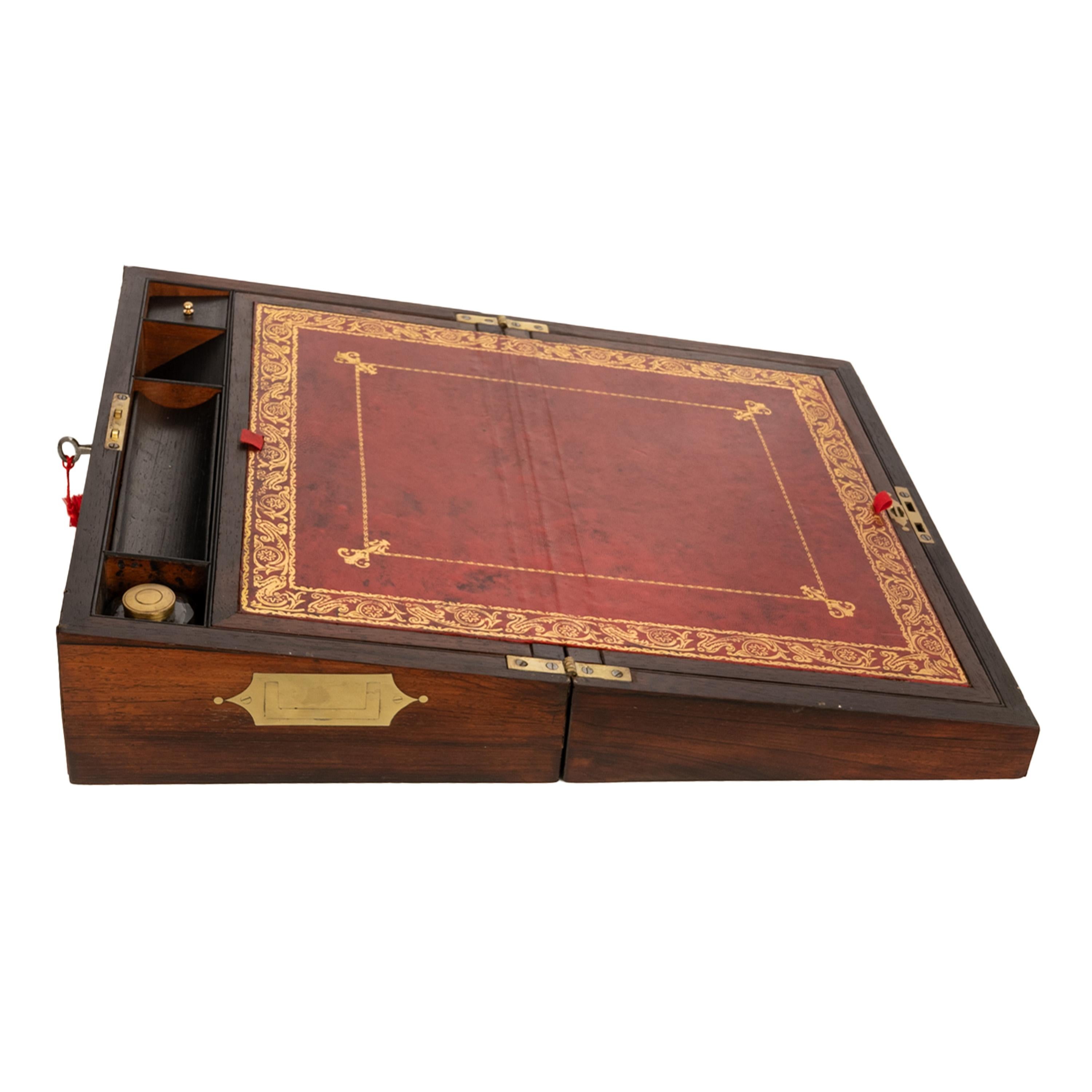 Antike Regency-Schreibtischschachtel mit Intarsien aus Rosenholz und Messing für Kampagne aus Messing, Kampagne, 1830 (Mittleres 19. Jahrhundert) im Angebot
