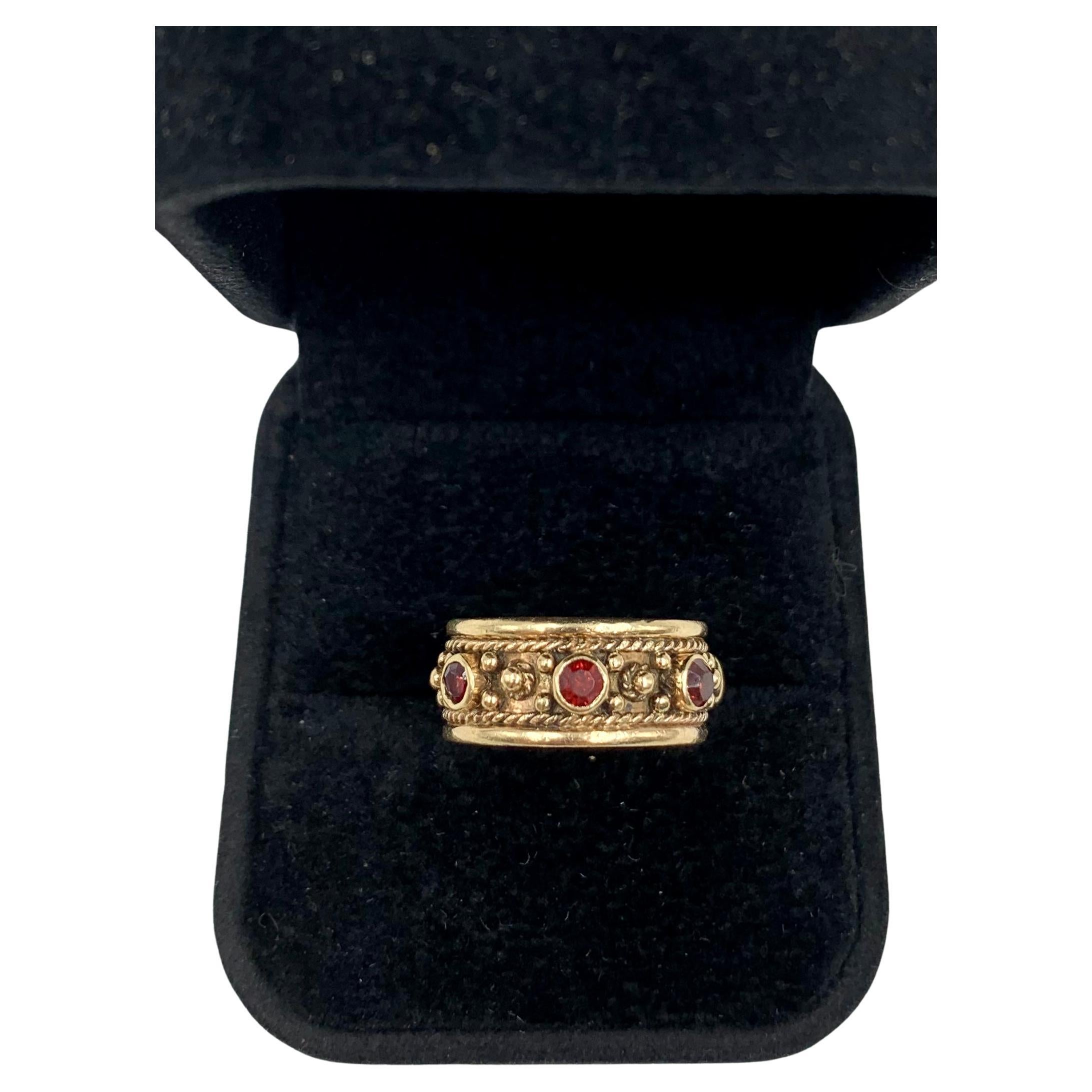 Women's or Men's Fine Antique Renaissance Style Garnet 14K Gold Band Ring, 19th Century For Sale