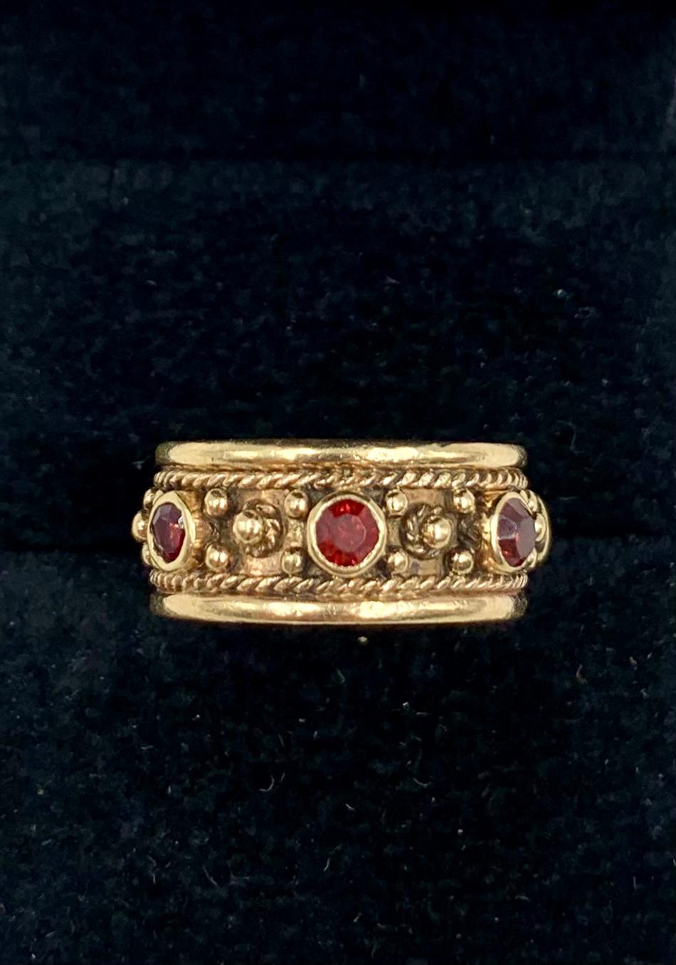 Women's or Men's Fine Antique Renaissance Style Garnet 14K Gold Band Ring, 19th Century For Sale