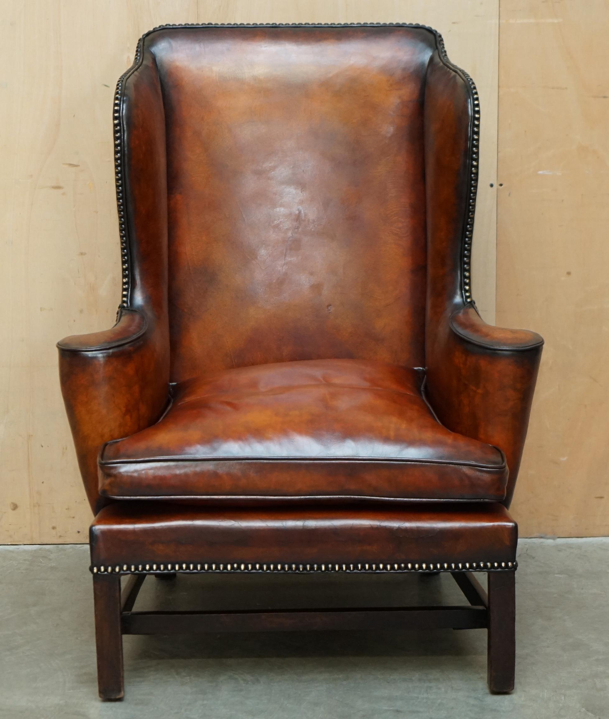 Royal House Antiques

Royal House Antiques freut sich, diesen atemberaubenden, vollständig restaurierten, handgefärbten und sehr seltenen Georg III. Ohrensessel (ca. 1780-1820) zum Verkauf anzubieten.

Bitte beachten Sie die Lieferkosten aufgeführt