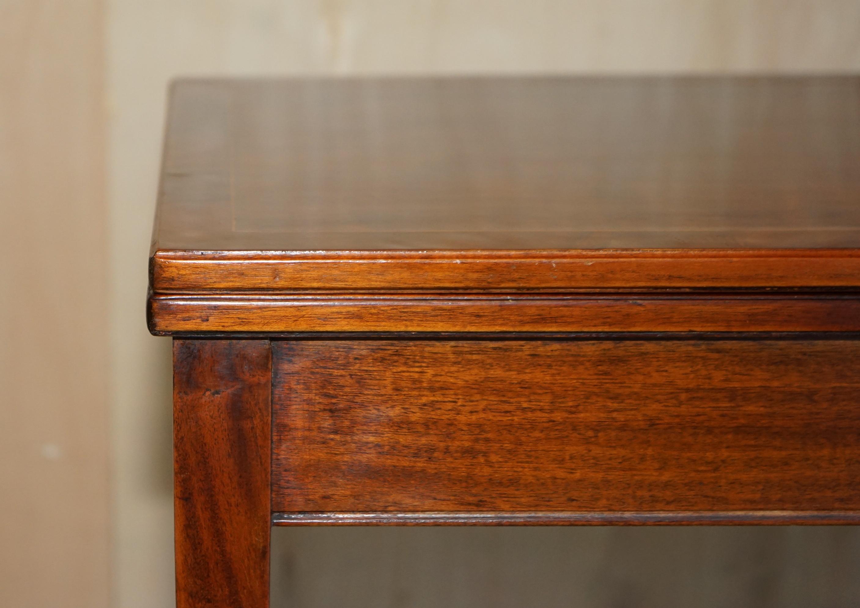 Hand-Crafted FINE ANTIQUE SHERATON BURR & BURL WALNUT CARD GAMES TABLE WITH SATINWOOD DETAiL For Sale